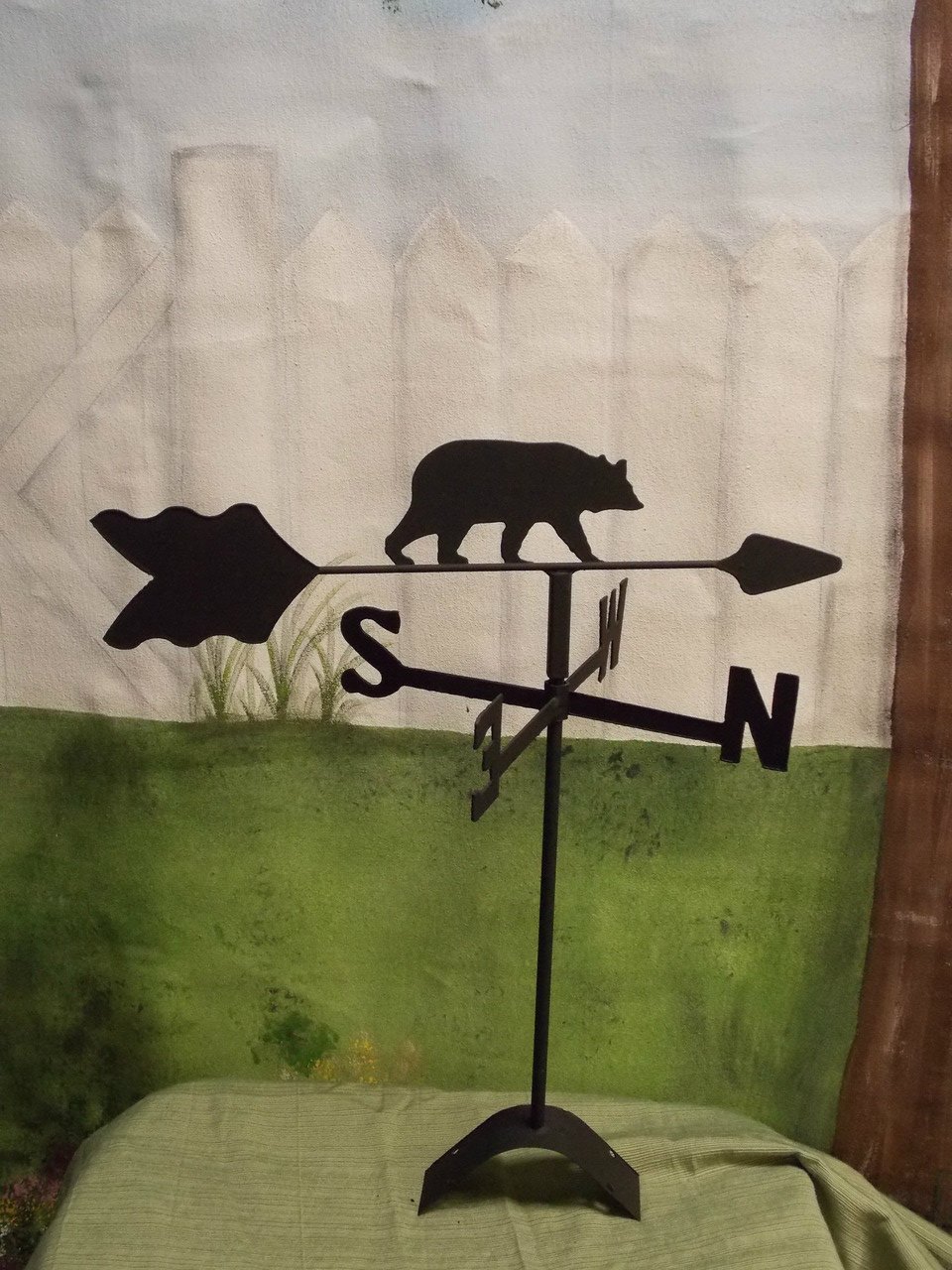 Black Wrought Iron Bear Roof Mounted Weathervane - Rustic Outdoor Home & Garden Decor for Cabin, Farmhouse, or Cottage