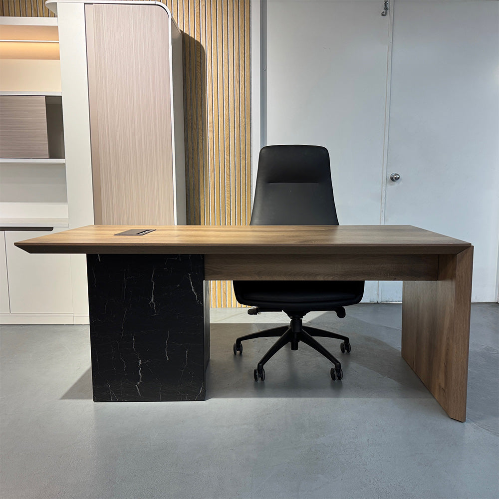 LOGAN Executive Desk Reversible 180cm Warm Oak & Black - Modern Office Desk for Home & Business Workspace - Perfect for Professionals, Remote Work & Study Areas
