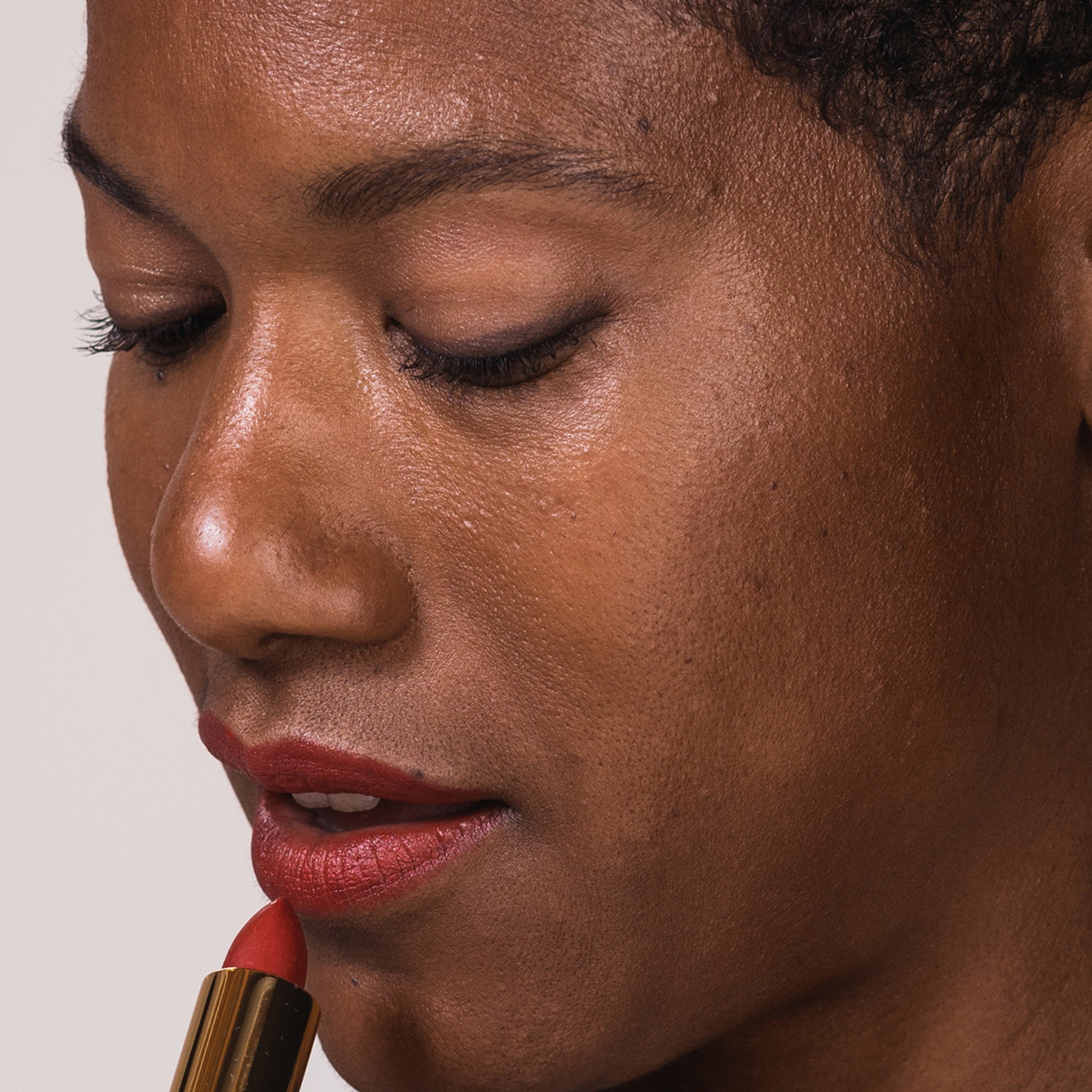 Full Bloom Sculpted Lipstick - Long Lasting Matte Lipstick with Hydrating Formula, Vegan & Cruelty-Free - Perfect for Everyday Wear, Date Night, and Special Occasions