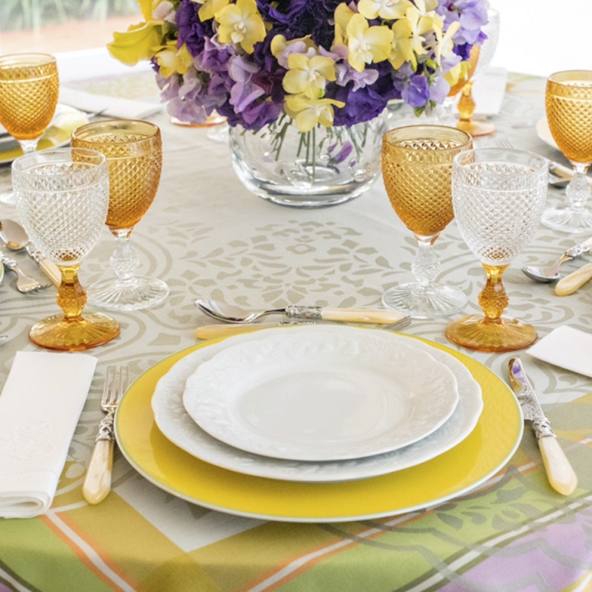 Bicolor Amber Top Goblet - Elegant Wine Glass for Fine Dining & Special Occasions
