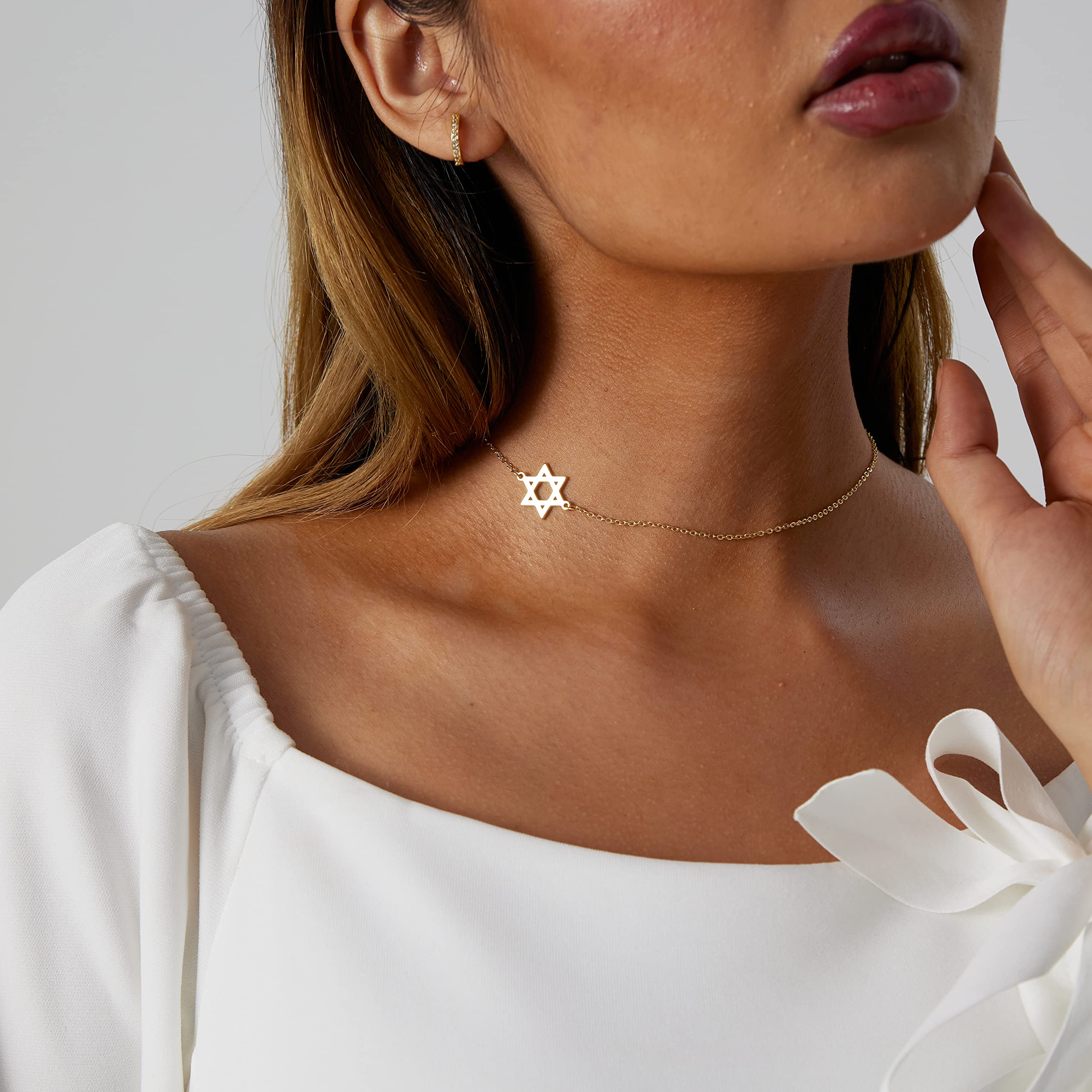 Tasiso 14K Gold Moon and Star Pendant Necklace for Women - Dainty Crescent Moon & Tiny Star Charm Minimalist Jewelry | Perfect for Everyday Wear, Date Nights & Gift Giving
