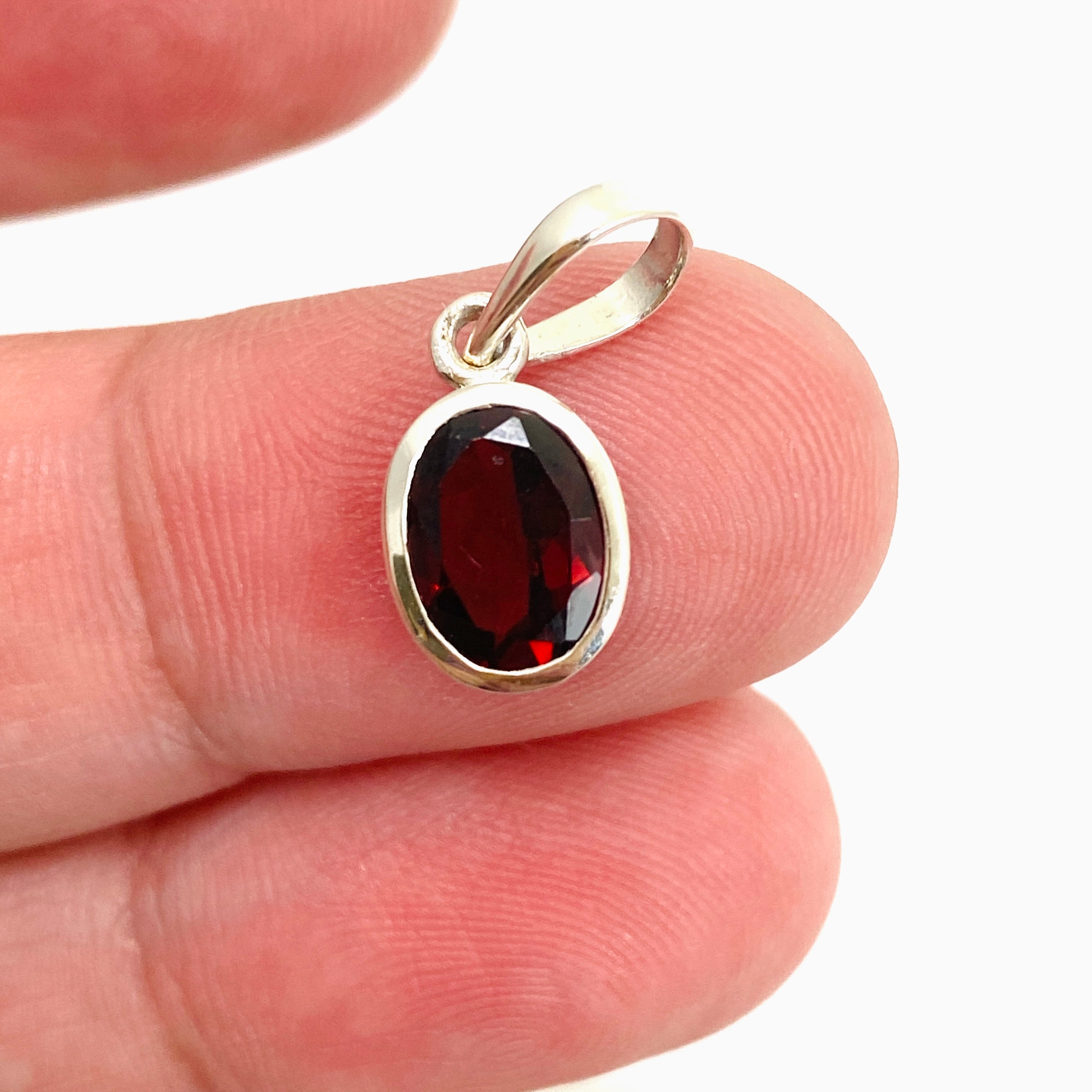 Garnet Oval Faceted Pendant Necklace PPGJ941 - Elegant Jewelry Gift for Women, Perfect for Valentine's Day, Anniversary & Special Occasions