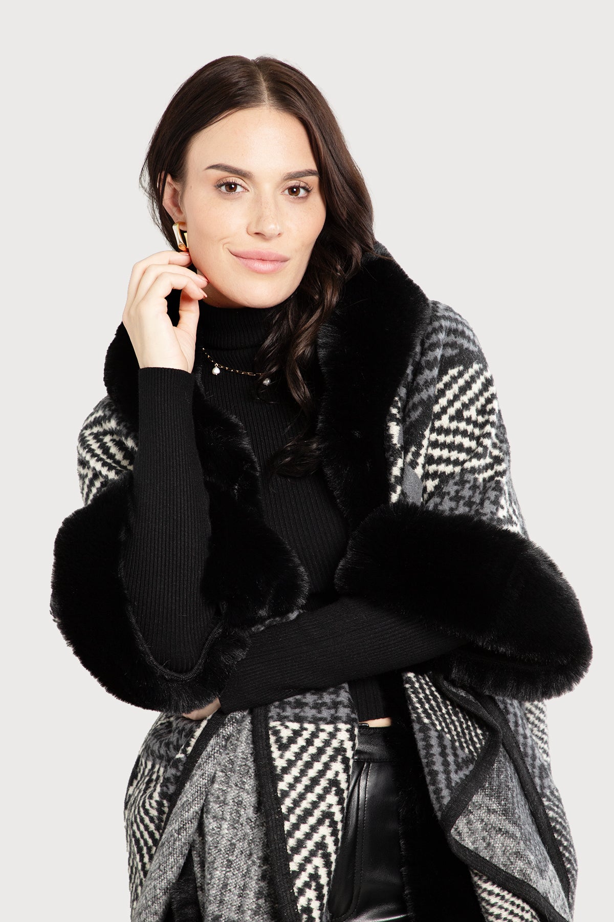 Stylish Kimono with Faux Fur Geometric Pattern - Perfect for Winter Fashion & Cozy Home Wear