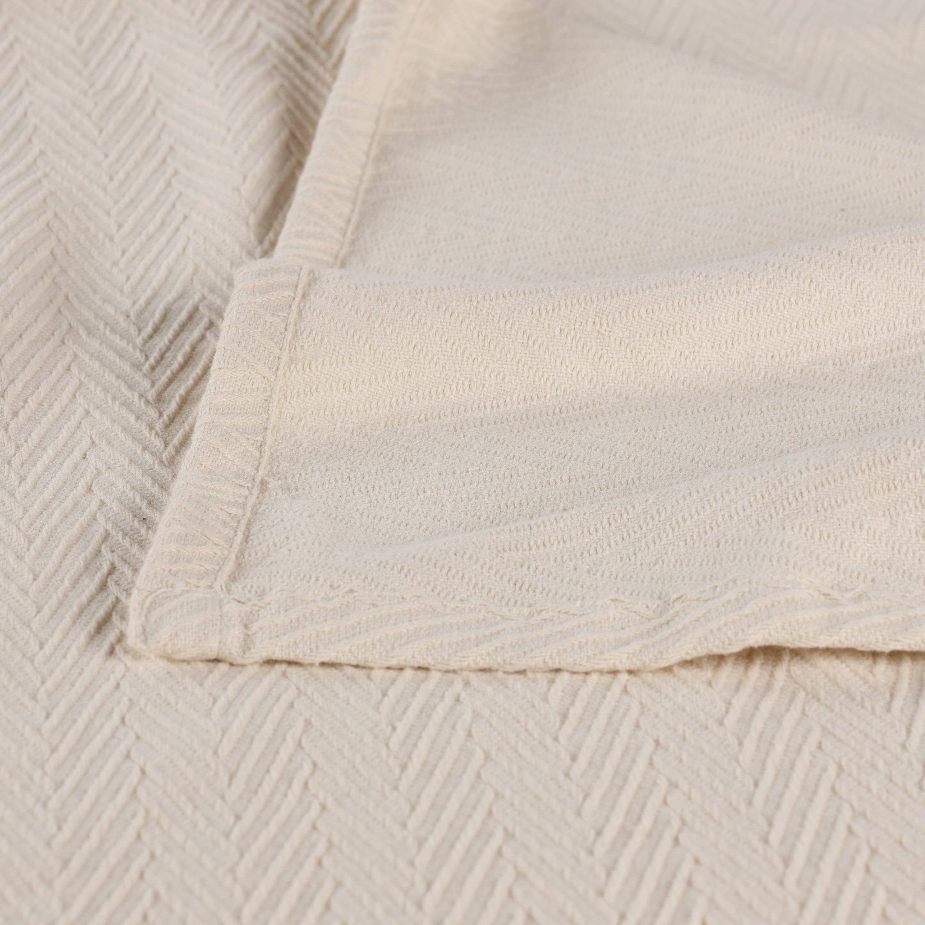 Soft All-Season Chevron Cotton Bed Blanket & Sofa Throw - Cozy Home Decor for Living Room, Bedroom, and Travel