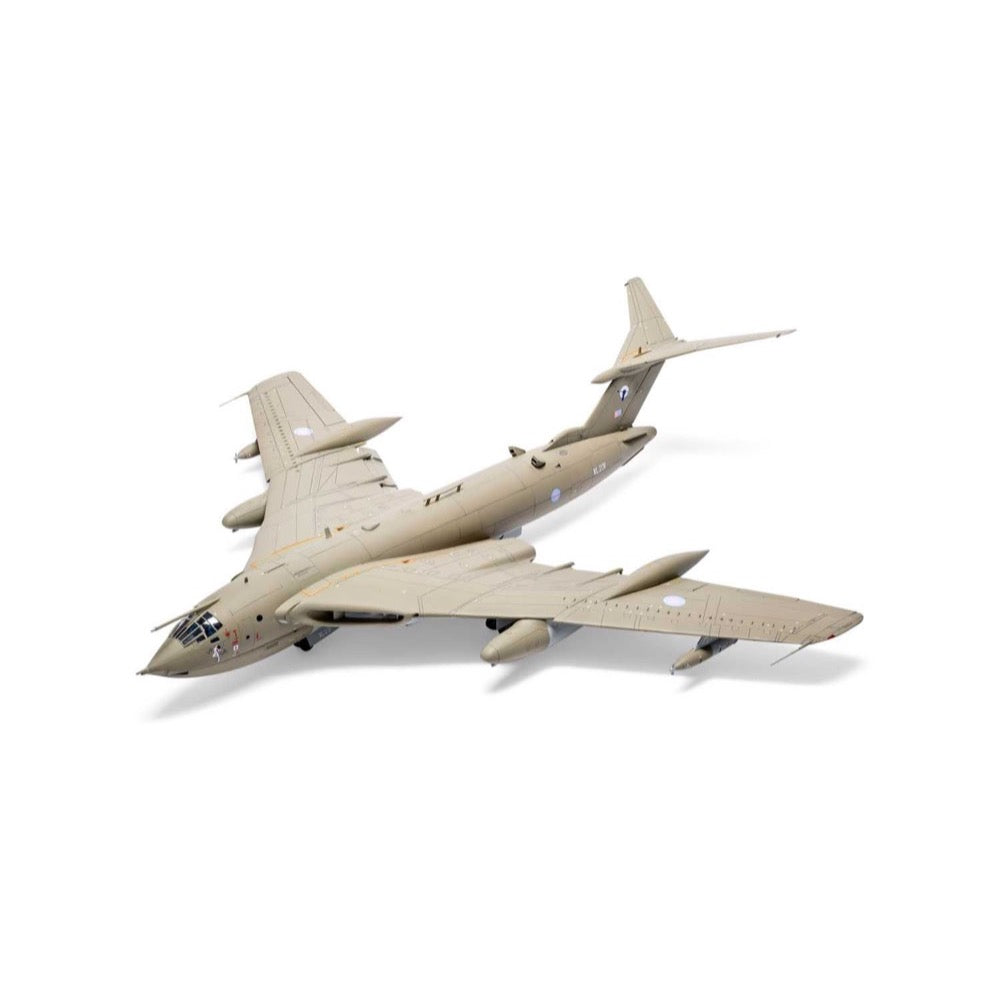 Airfix A12009 1/72 Scale Handley Page Victor K.2/SR.2 Plastic Model Kit - Perfect for Aviation Enthusiasts & Collectors - Great for Display, Gifts, and Historical Aircraft Modeling Projects