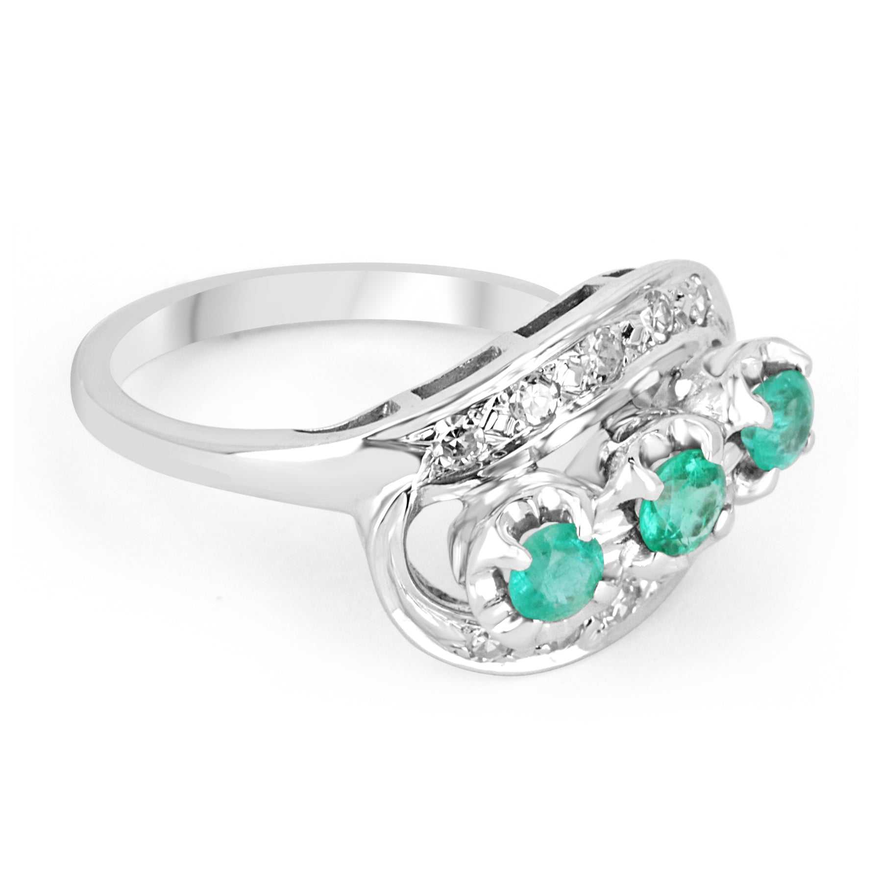 0.76tcw Vintage Colombian Emerald and Diamond Ring in 14K Gold - Perfect for Weddings, Anniversaries & Special Occasions