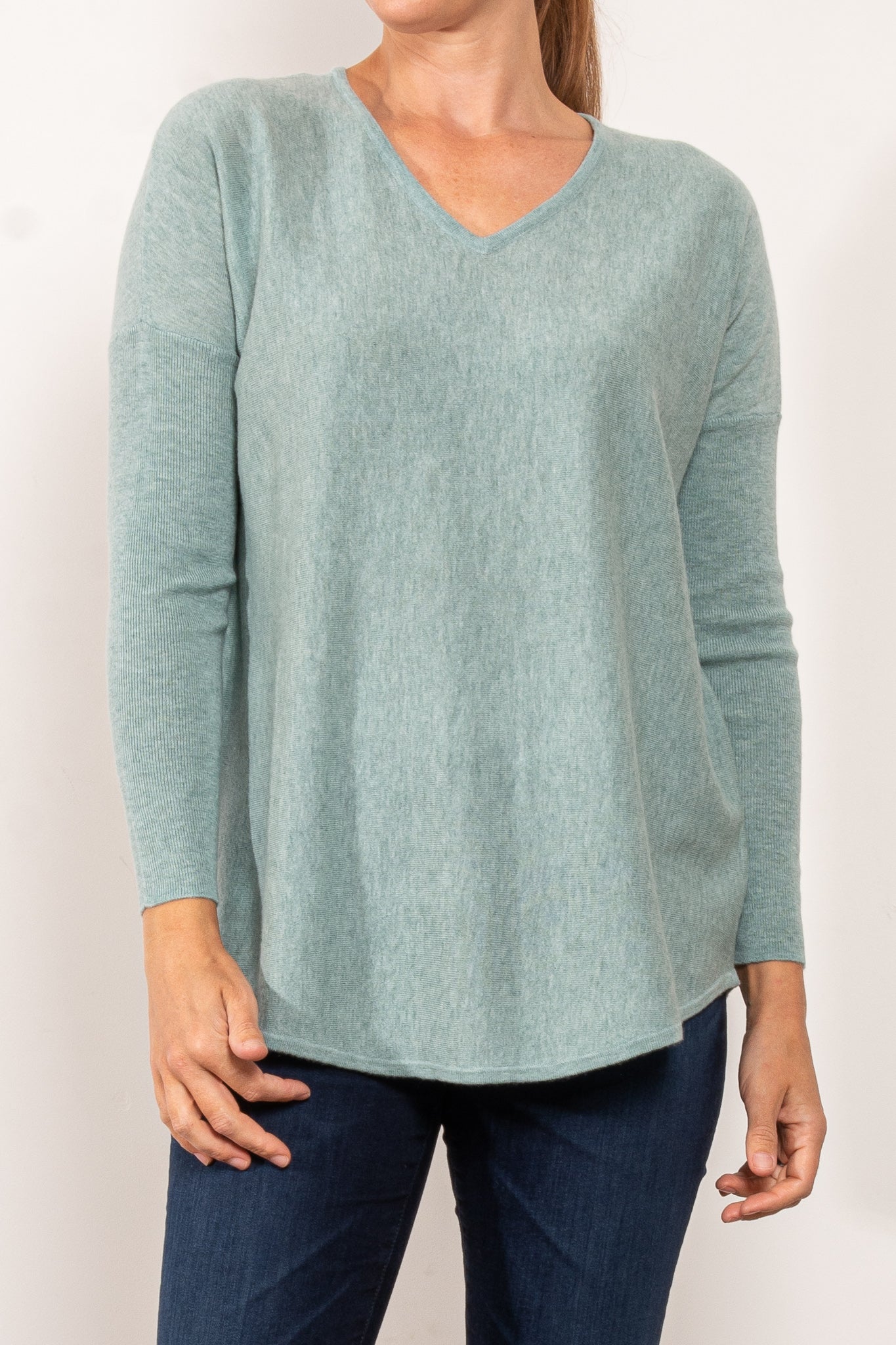Bridge & Lord Women's Curved Hem V-Neck Jumper Sweater - Soft Knit Pullover for Casual Wear & Office Outfits