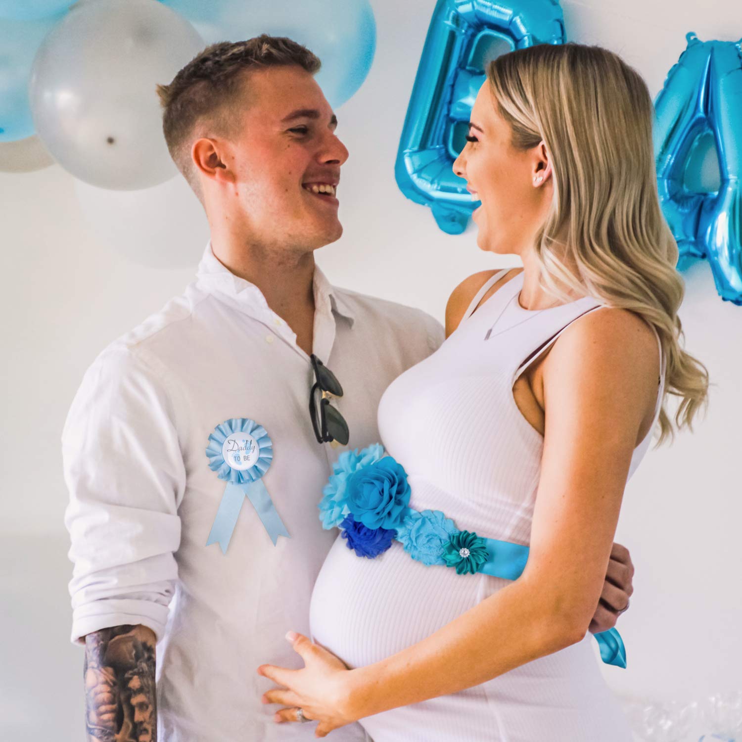 Mom to Be Sash & Corsage Pin - Baby Shower Decorations, Gender Reveal Party Supplies, Maternity Photo Props - Perfect for Pregnancy Announcements, Mommy-to-Be Gifts & Maternity Dress Accessories