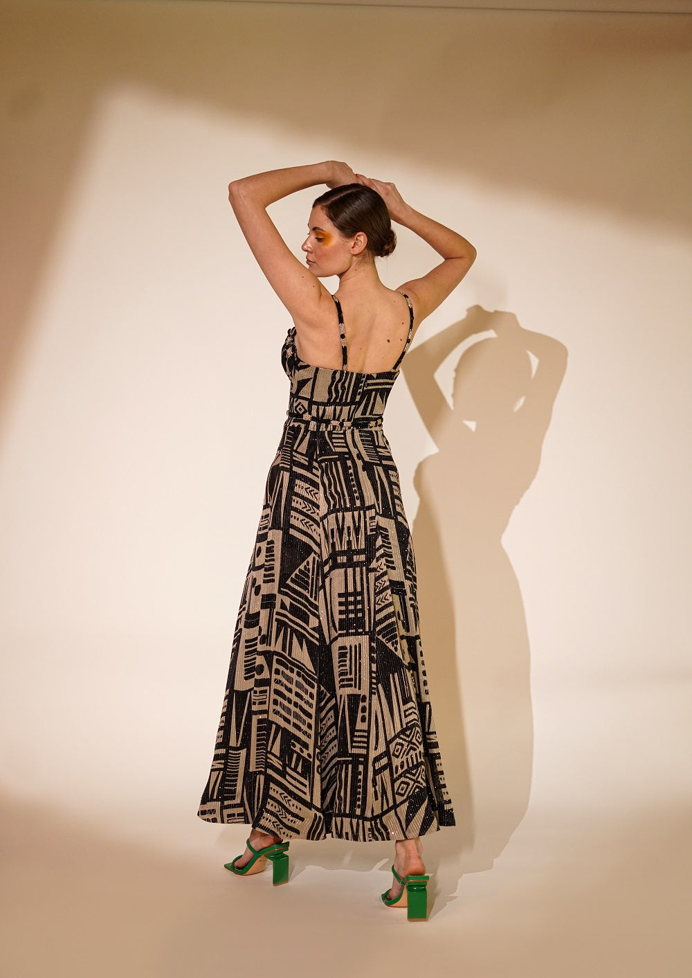 Elegant White Abstract Print Dress for Women - Perfect for Casual Outings, Parties & Summer Vacations