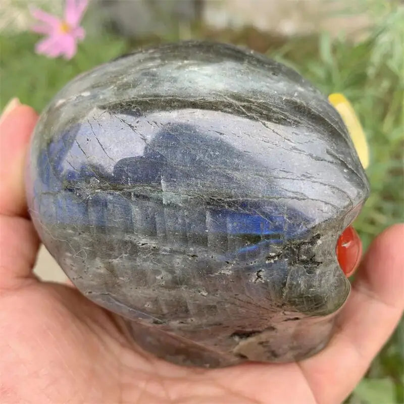 Natural Labradorite Alien Skull Carved Crystal - Healing Gemstone for Reiki, Witchcraft & Wicca - Unique Halloween Decor & Spiritual Ornament | Perfect for Meditation, Altar Displays & Mystic Home Decor