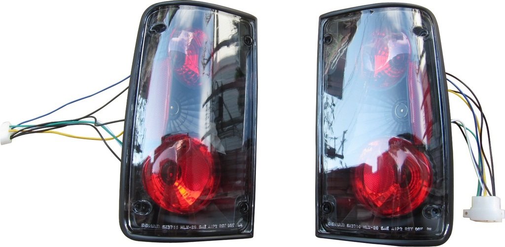 BUY N TRY Black Crystal Tail Lights Rear Lamps for Toyota Hilux Pickup Assembly MK3 1989-1995 - Upgrade Your Truck's Style & Safety for Night Driving & Off-Road Adventures