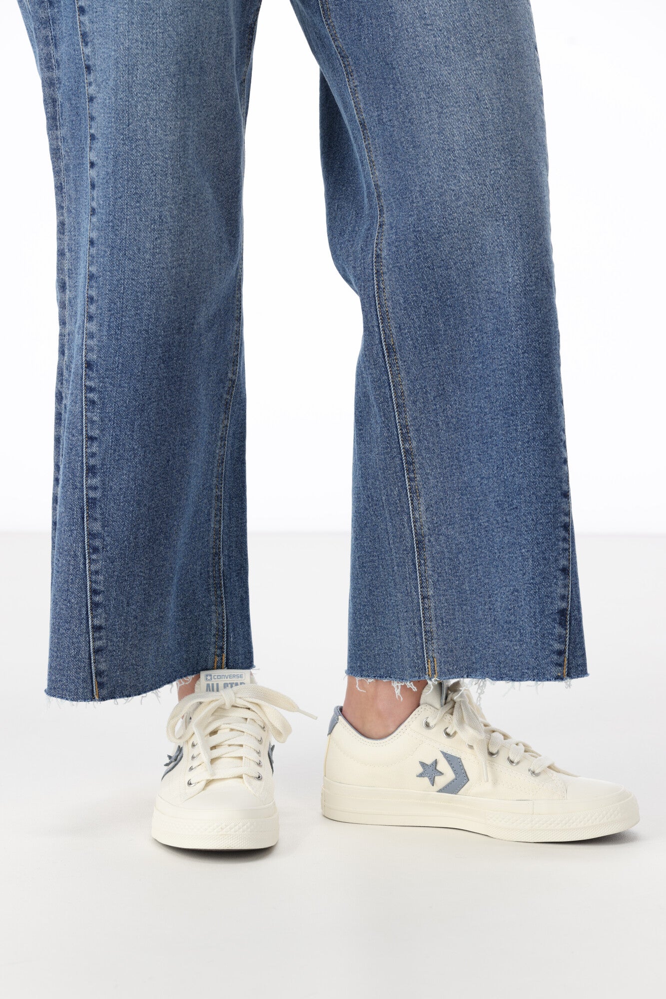 Converse Unisex Star Player 76 Archival Low Top Sneakers in Egret/Wet Stone - Retro Athletic Shoes for Casual Wear & Street Style