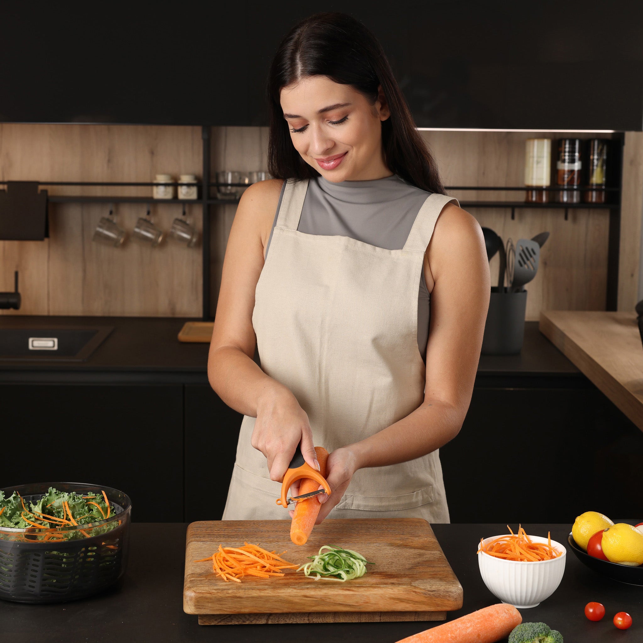 Zyliss Julienne Y Peeler - Stainless Steel Vegetable Peeler with Comfort Grip Handle - Perfect for Slicing, Shredding & Garnishing Vegetables, Fruits & Cheese - Ideal for Home Cooking, Meal Prep & Professional Kitchens