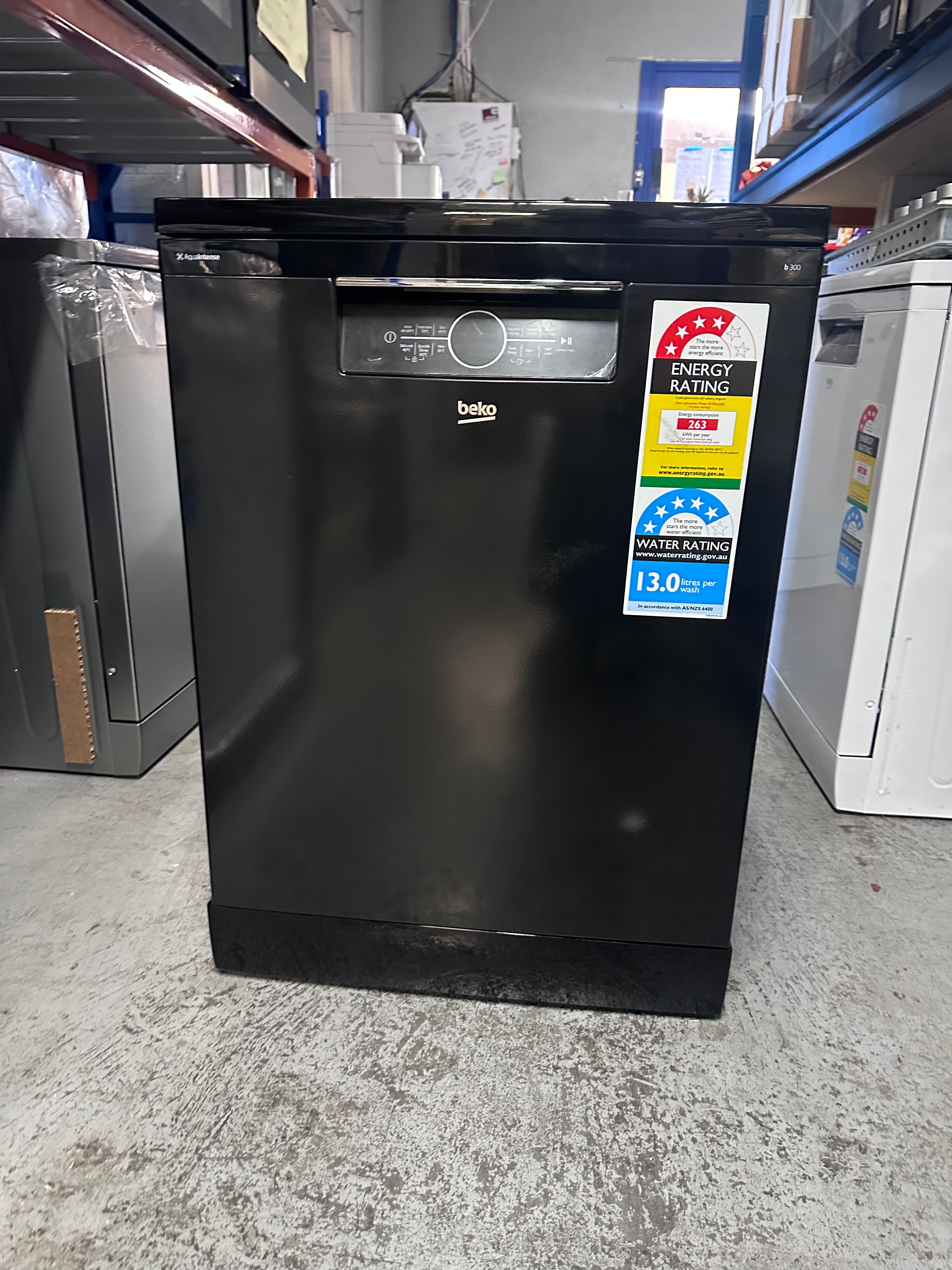 Beko BDFB1630B 16 Place Setting Freestanding Dishwasher in Glossy Black - Factory Second | Energy Efficient Dishwasher for Large Families & Entertaining | Perfect for Kitchens, Restaurants & Catering Businesses