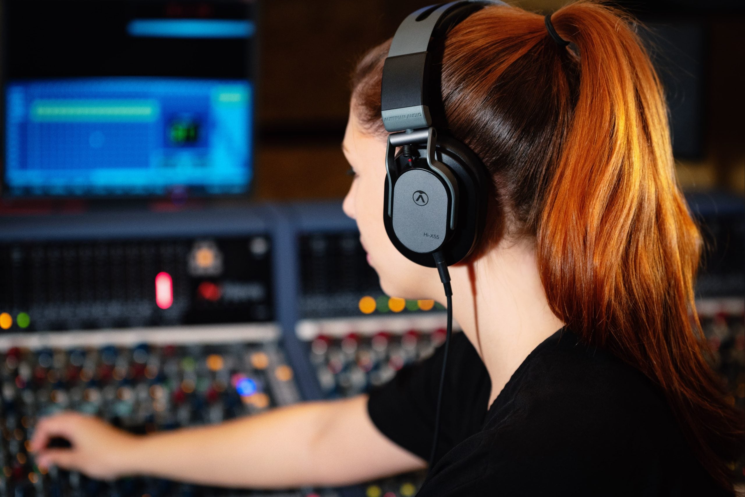 Austrian Audio Hi X55 Professional Closed-Back Over-Ear Headphones for Studio Recording, Mixing & DJing - High-Fidelity Sound Isolation & Comfort