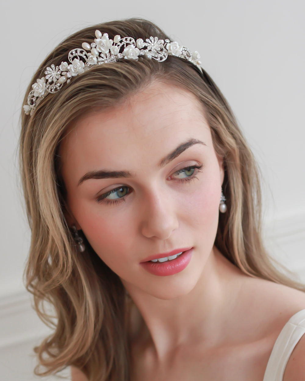 Elegant Rose & Pearl Flower Tiara Headband - Vintage Bridal Hair Accessories for Weddings, Prom, Parties & Special Occasions