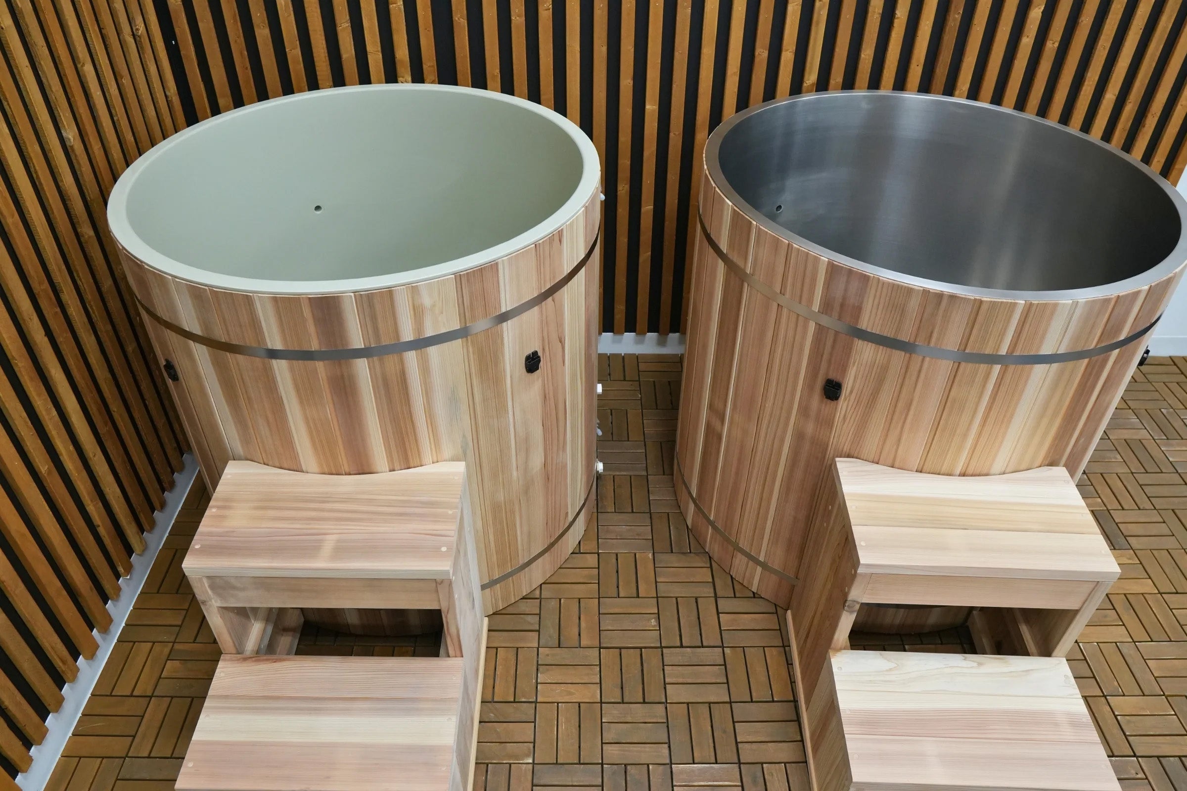 Premium Cold Plunge Barrel for Athletes - Pacific Cedar Wood Cold Therapy Tub with 304 Stainless Steel - Ideal for Post-Workout Recovery & Muscle Pain Relief