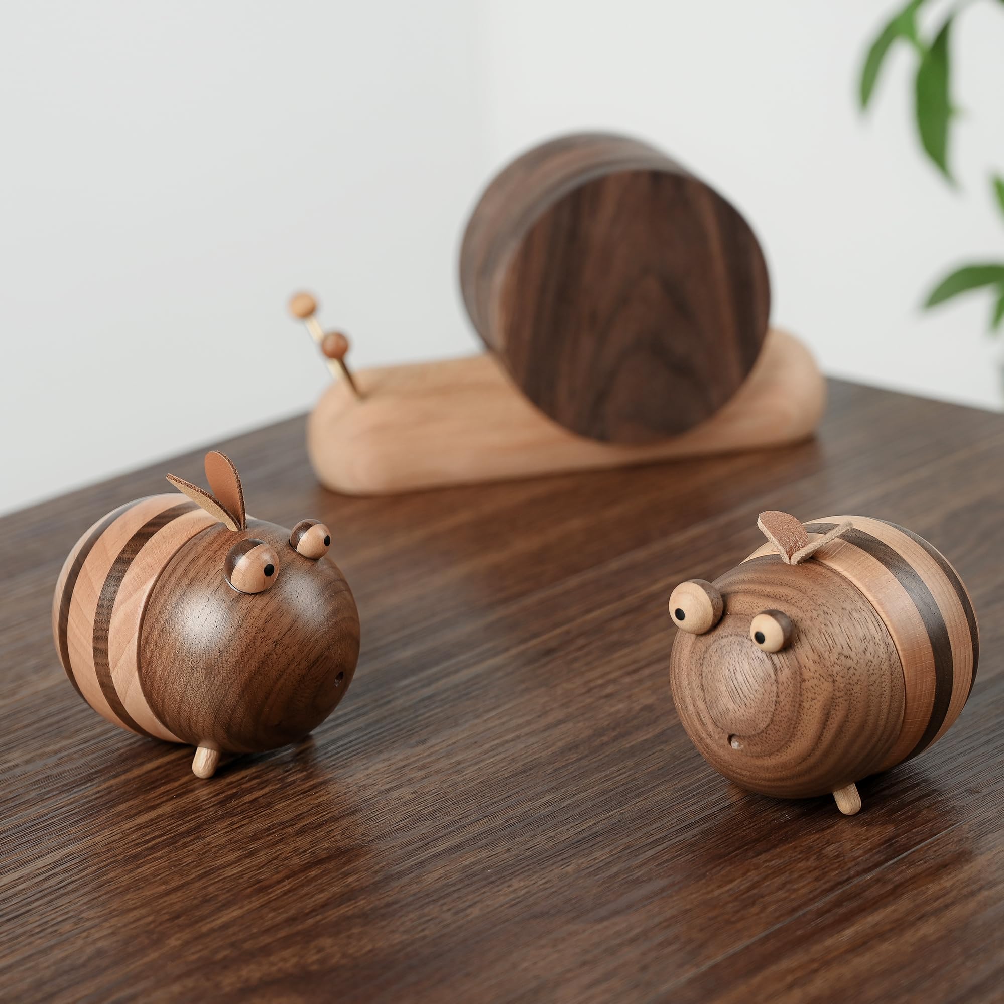Bee Toothpick Holder Dispenser - Cute Kitchen Accessories for Bee Lovers, Unique Home Decor & Gift Idea - Includes 150 Toothpicks - Perfect for Parties, Picnics & Dining Table Decor