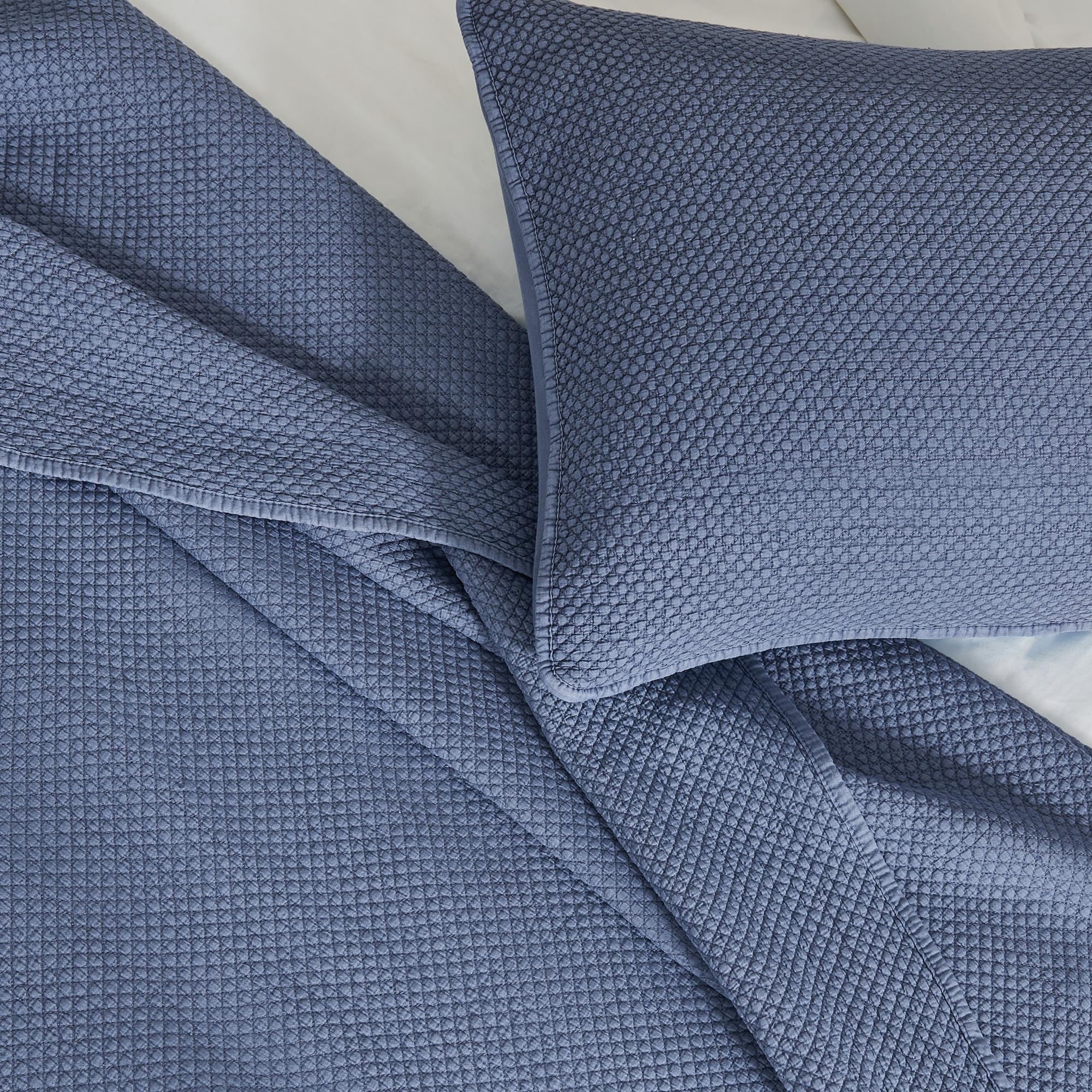 Queen Size Blue Quilt Set - Ultra-Soft Bedding for Dorm & Home