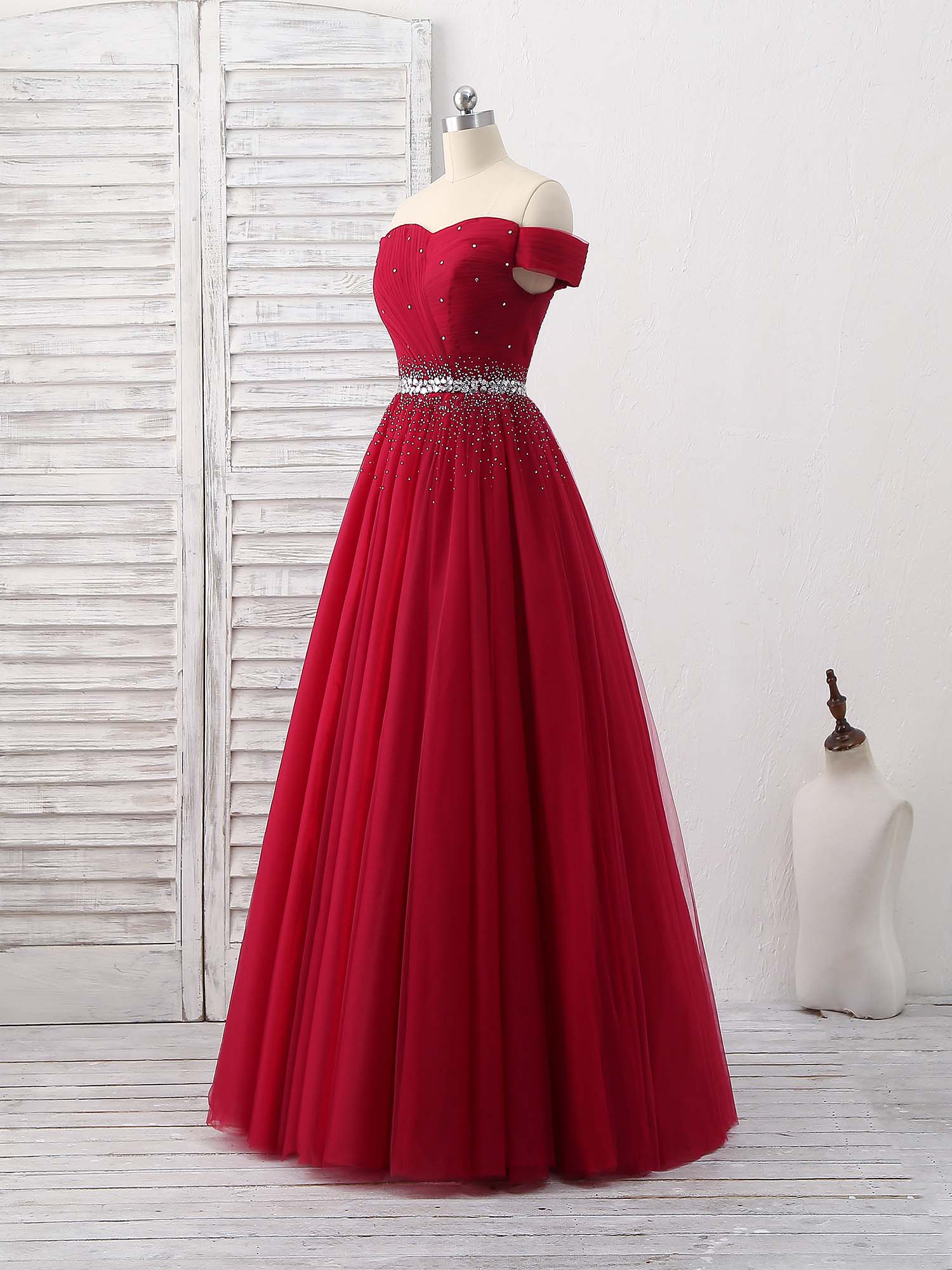 Elegant Burgundy Tulle Sweetheart Neckline Long Prom Dress for Women - Formal Evening Gown for Homecoming, Wedding Guest, and Special Occasions