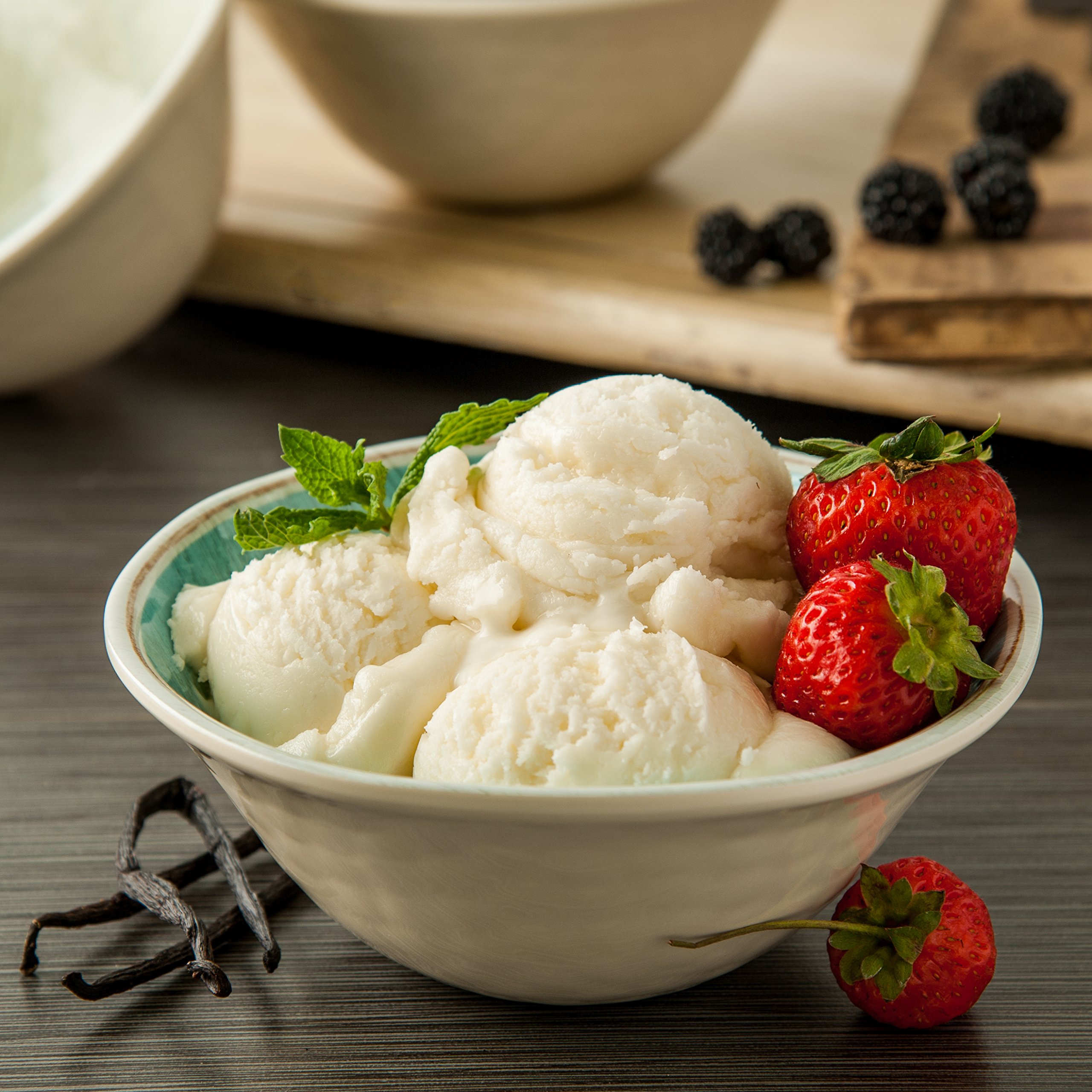 Carlisle FoodService 27oz Reusable Melamine Ice Cream Bowls - Durable Plastic Dessert Dishes for Home & Restaurant Use, Cream Color (Pack of 12) | Perfect for Ice Cream Parlors, Cafes, and Family Gatherings