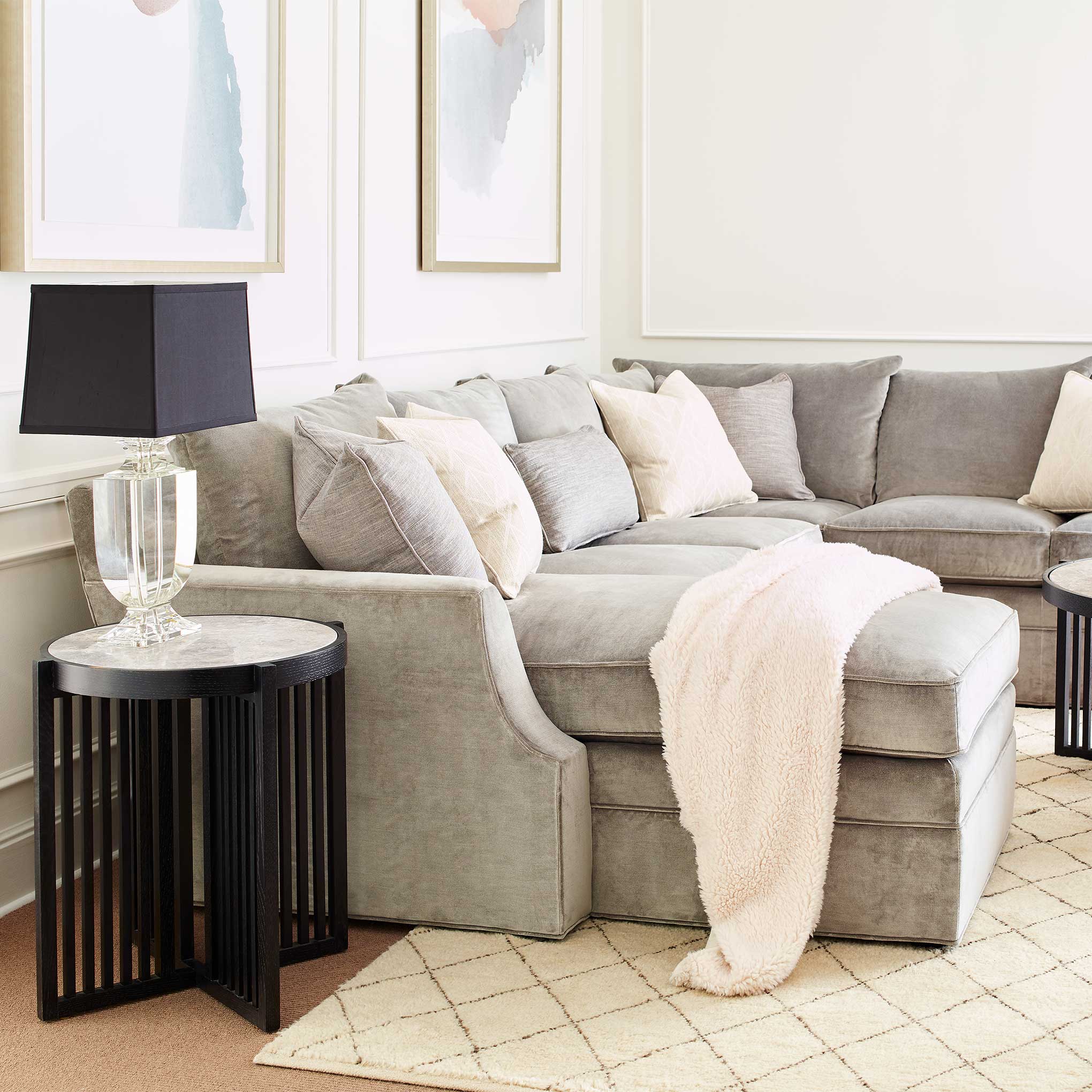 Modern Round End Table with Wooden Top - Perfect for Living Room, Bedroom, or Office Side Table - Stylish & Functional Home Decor