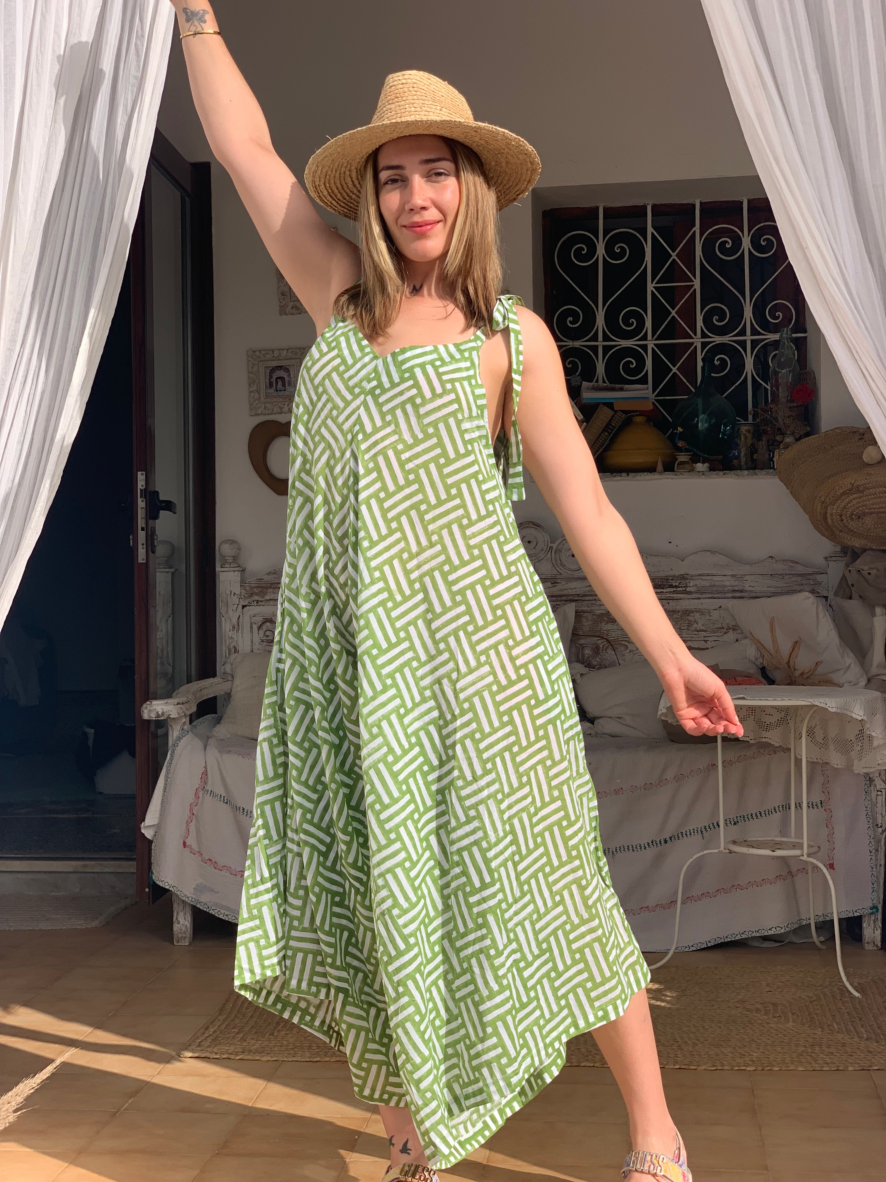Women's Lightweight Green Jumpsuit for Summer - Casual Romper with Pockets, Perfect for Beach, Vacation & Outdoor Activities