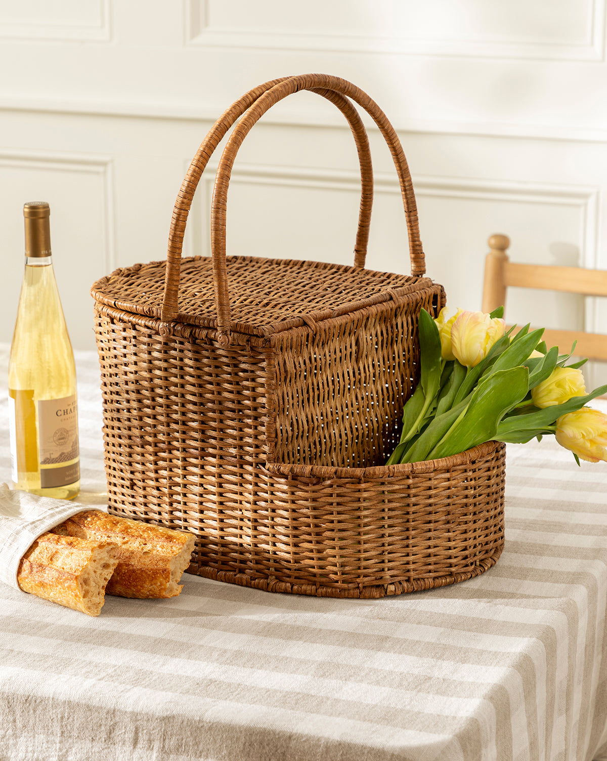 Premium Rattan Wicker Picnic Basket for 2-4 People - Insulated Cooler Compartment & Complete Cutlery Set - Perfect for Outdoor Dining, Beach Trips & Romantic Picnics