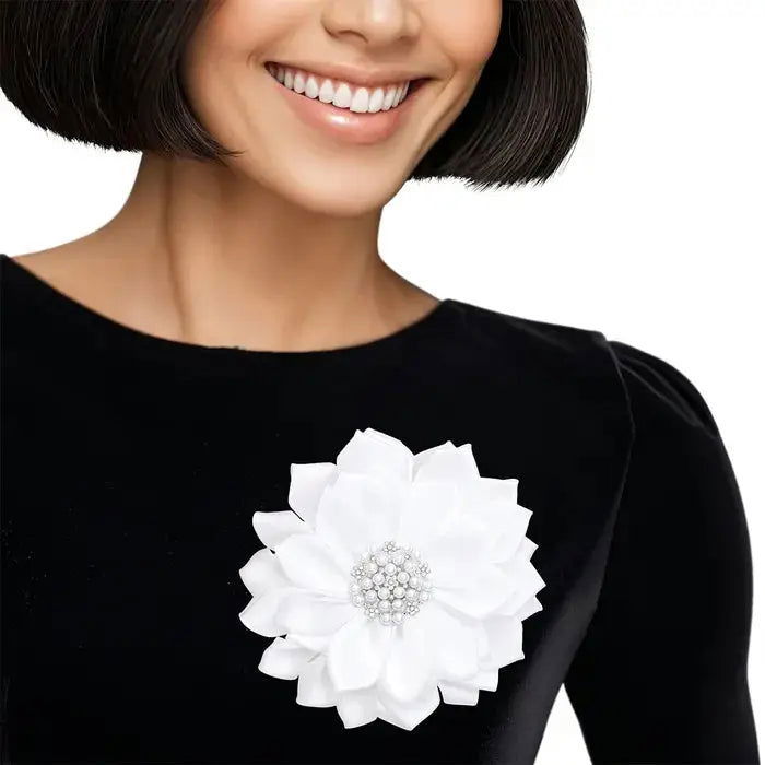 Elegant White Flower Brooch & Hair Clip for Women - Vintage Floral Pin for Dresses, Jackets, Hats & Hair Accessories - Perfect for Weddings, Parties & Special Occasions