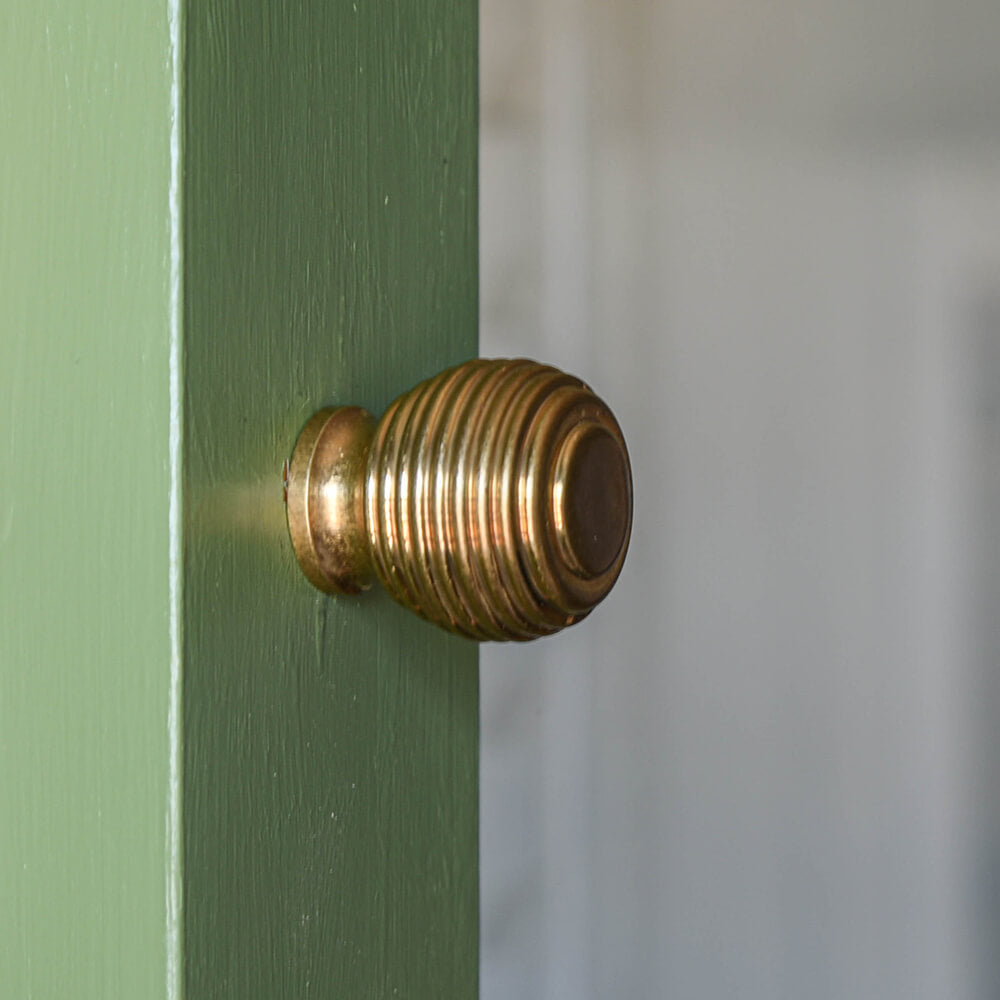 Vintage Aged Brass Queen Anne Beehive Cabinet Knob - Antique Style Drawer Pulls for Kitchen Cabinets, Dressers & Furniture Restoration - Perfect for Farmhouse, Cottage & Victorian Home Decor