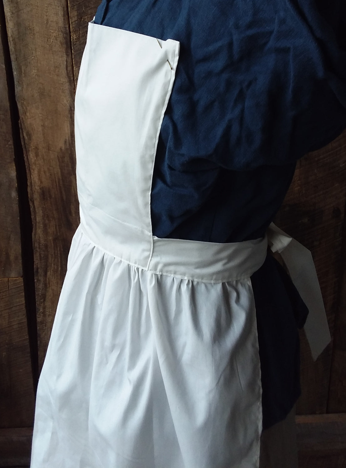 White Muslin Pinner Apron - Vintage Style Kitchen Apron for Cooking, Baking & Gardening - Perfect for Home Chefs & DIY Enthusiasts