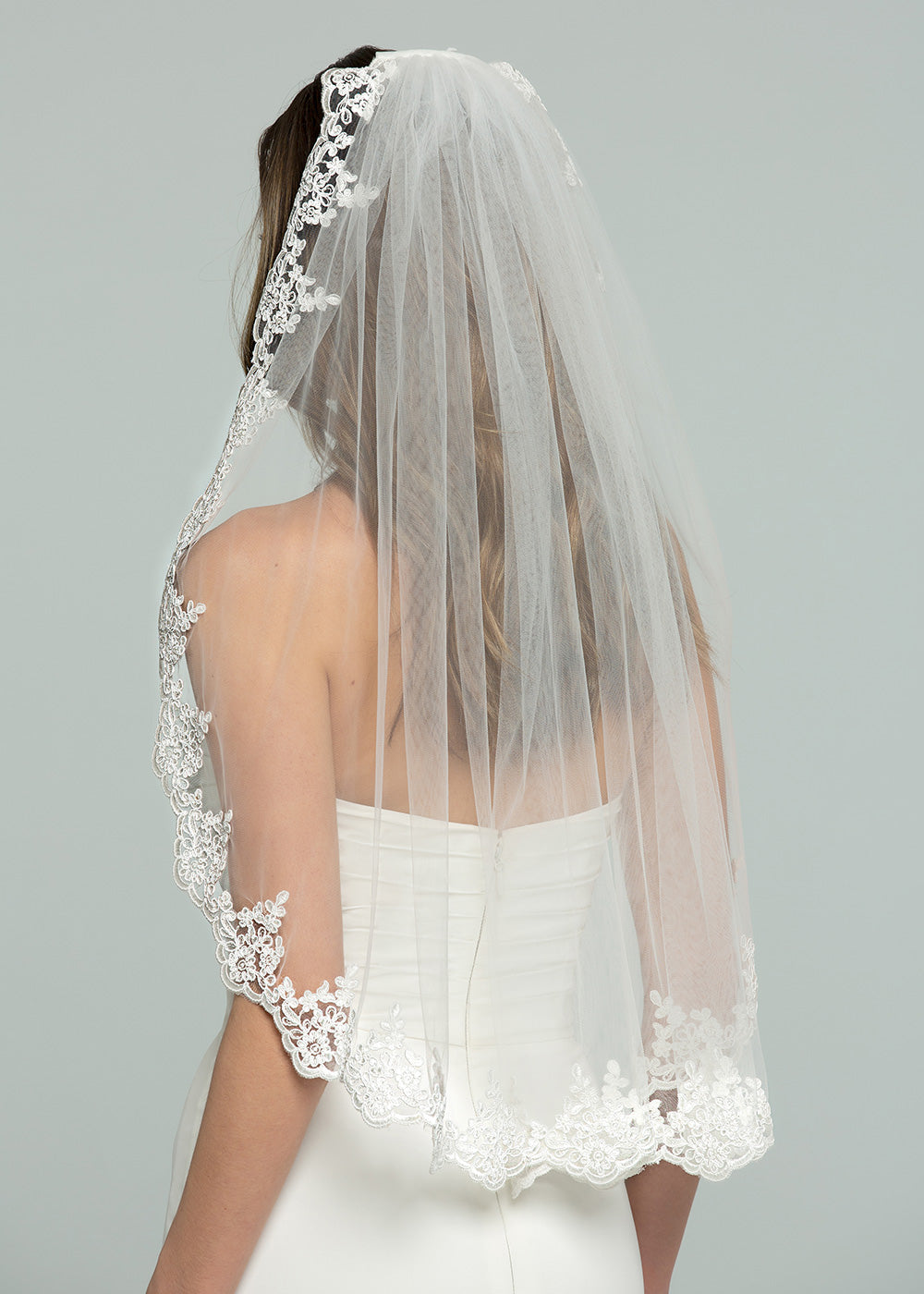 Elegant V1034 Elbow Length Wedding Veil with Scallop Lace Edge - Perfect for Bridal Ceremonies & Romantic Photos
