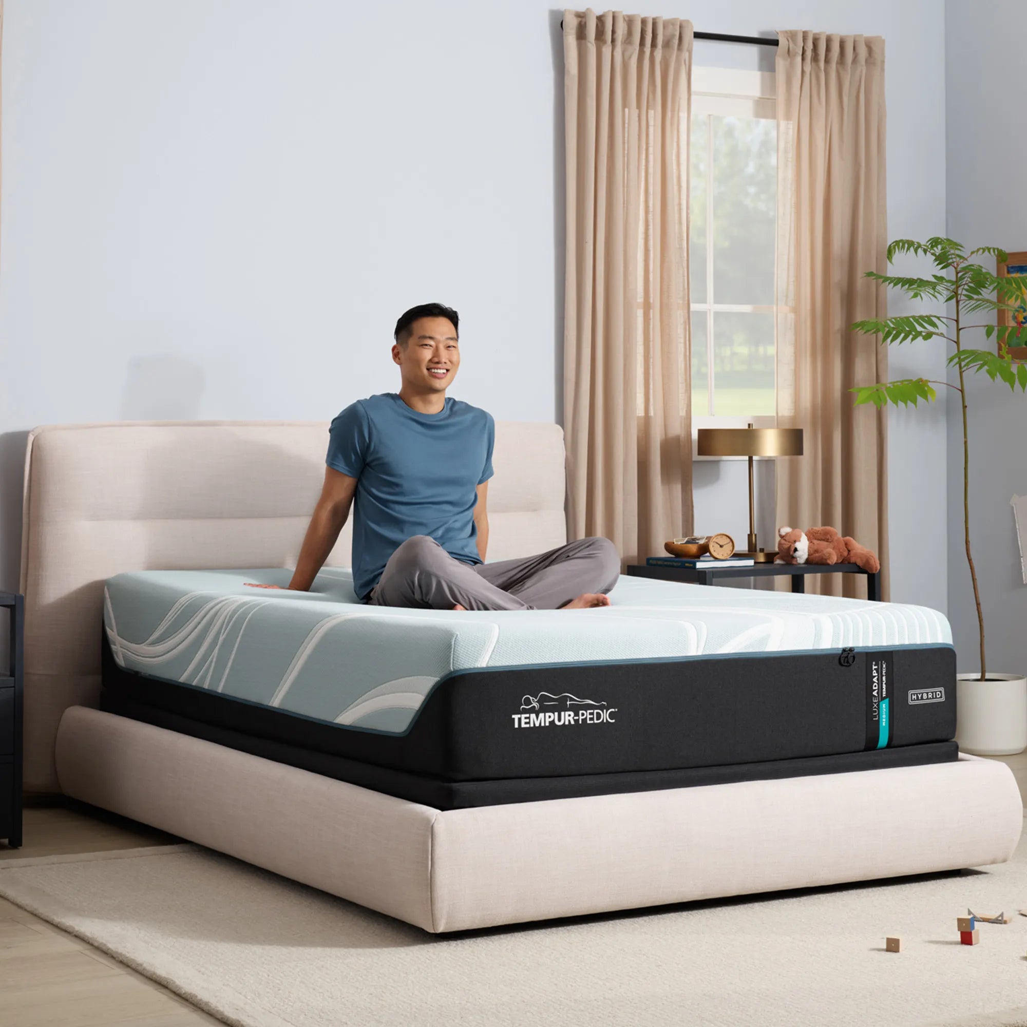 TEMPUR LuxeAdapt® Medium Hybrid Mattress - Premium Memory Foam & Spring Support for Back Pain Relief - Perfect for Side, Back & Stomach Sleepers - Ideal for Master Bedroom & Guest Room Use