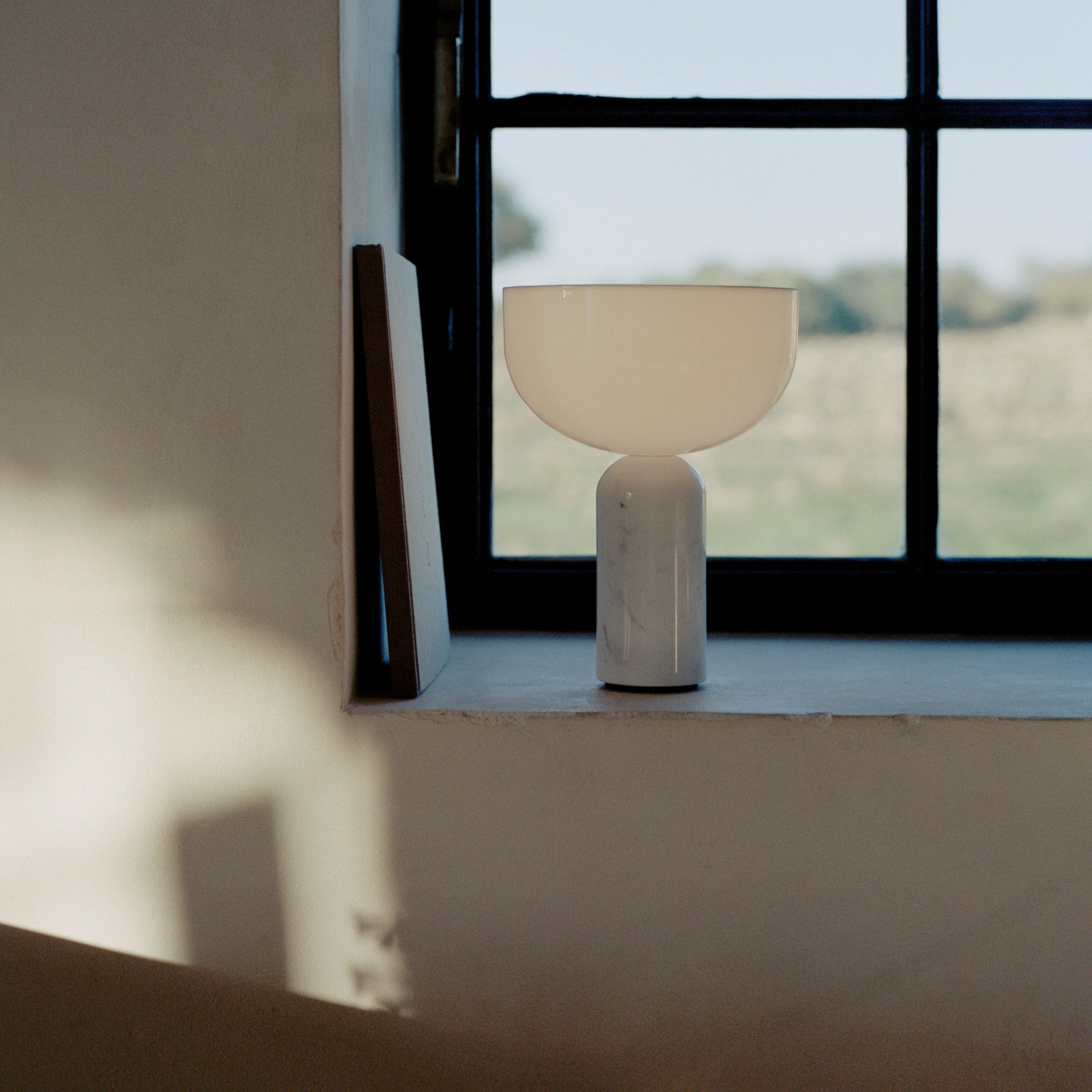 NEW WORKS Kizu Portable Table Lamp - White Marble Finish | Modern Bedside & Desk Lighting for Home Office, Dorm Room & Nightstand Decor