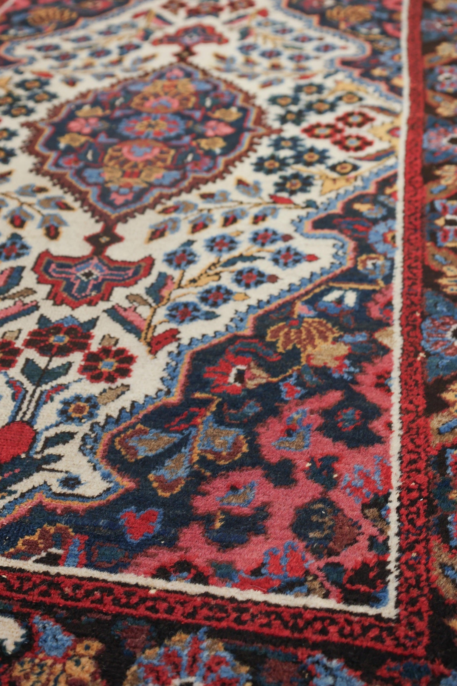 Antique Dargazine Handwoven Traditional Rug - J73944 | Vintage Persian Style Area Rug for Living Room, Bedroom & Home Decor