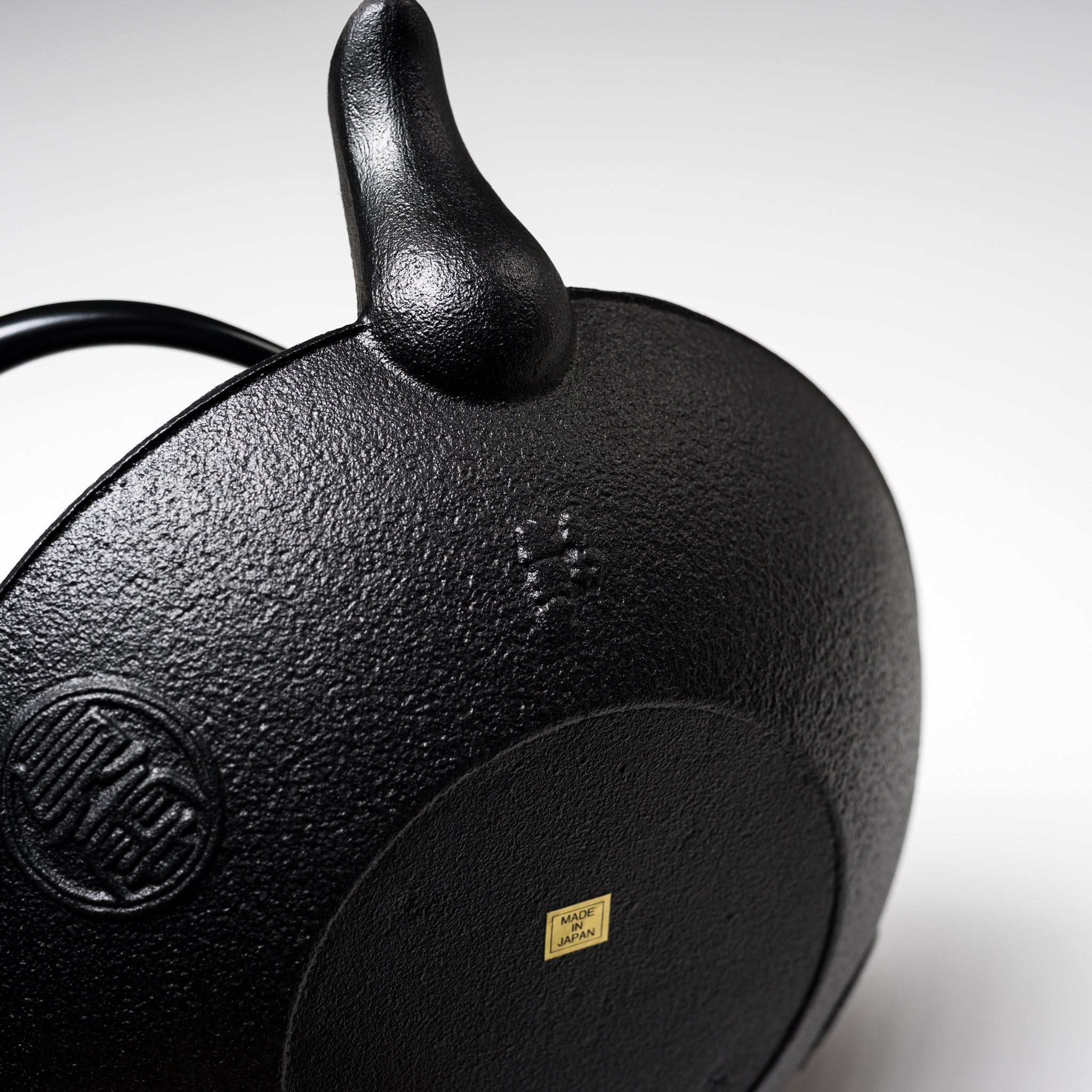 Premium Japanese Cast Iron Teapot - Authentic Kyo Kiyomizu Ware Black Kumo Design - 900ml (30oz) Capacity - Nanbu Ironware for Tea Brewing - Perfect for Home, Office & Tea Ceremonies