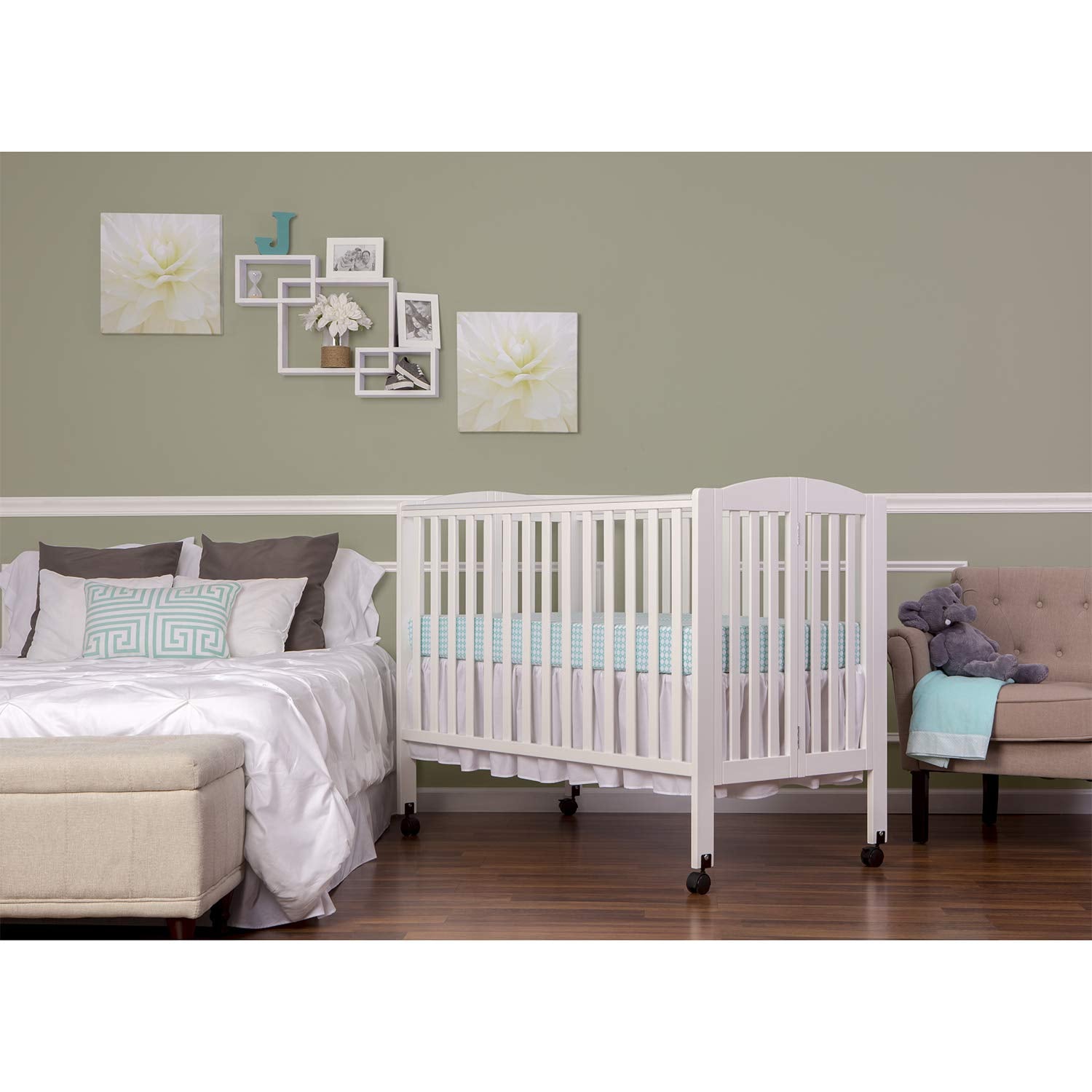 Dream On Me Full Size Folding Crib - Portable Baby Crib for Travel & Home Use | Lightweight Nursery Bed for Newborns & Toddlers | Perfect for Grandparents' House, Daycare & Sleepovers