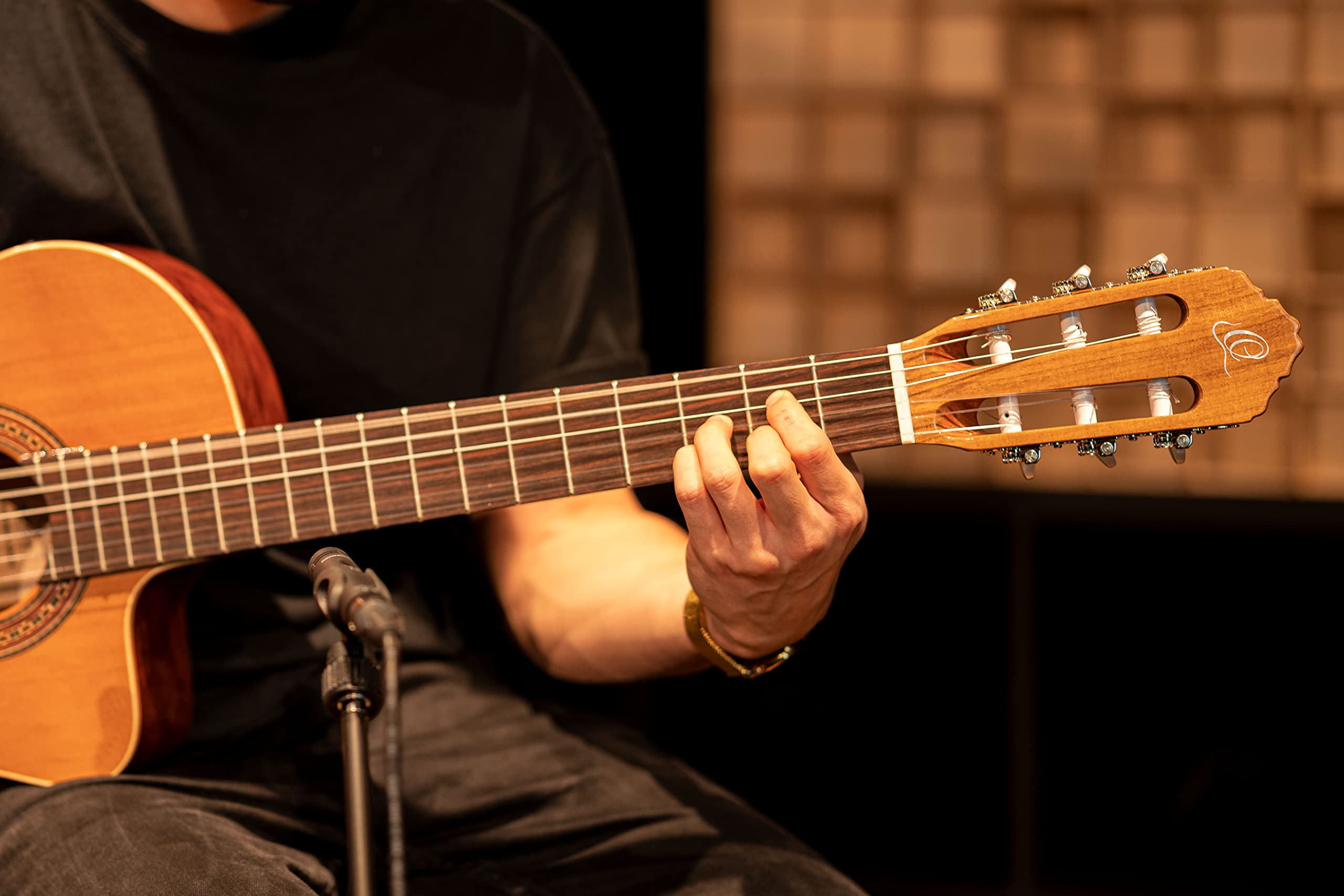 Ortega 6-String Nylon Acoustic Guitar - Perfect for Beginners, Classical & Flamenco Music Practice, Home Studio & Live Performances
