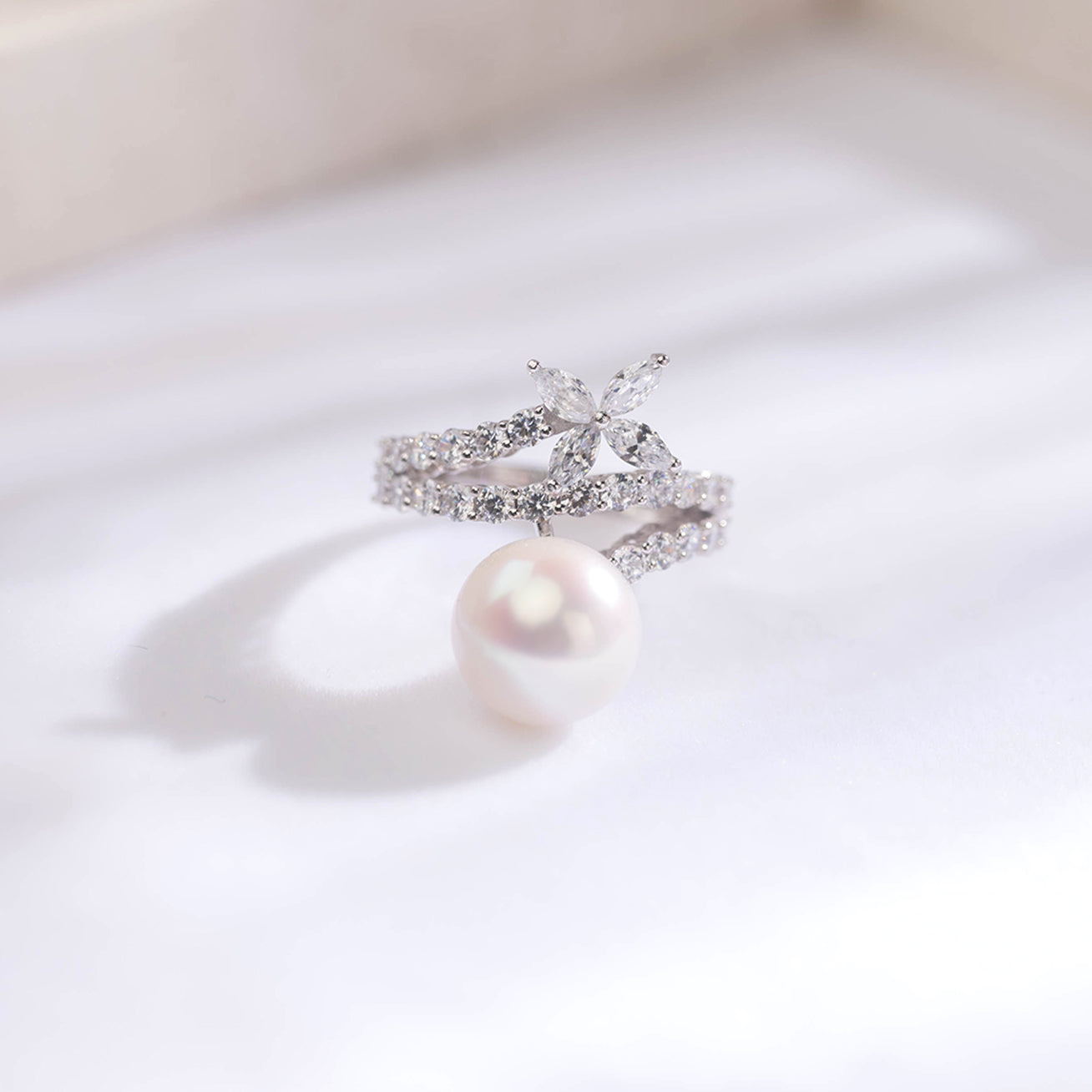 18K Solid Gold Edison Pearl Ring KR00006 - Elegant & Timeless Jewelry for Women, Perfect for Weddings, Anniversaries & Special Occasions