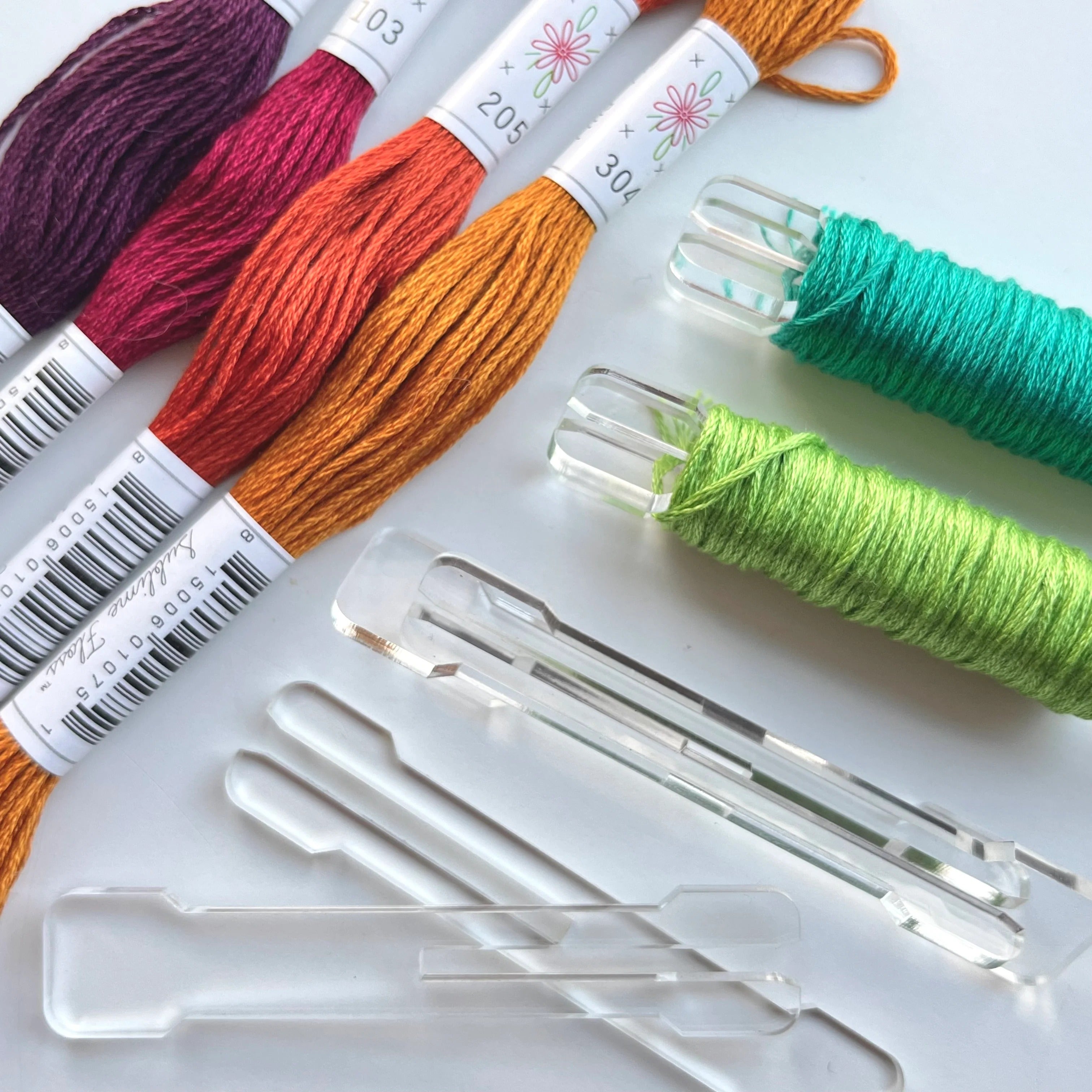 Clear Acrylic Bobbin Pegs for Sewing & Crafting - Transparent Thread Spool Holders for Sewing Machines & DIY Projects - Perfect for Quilting, Embroidery & Knitting Organization