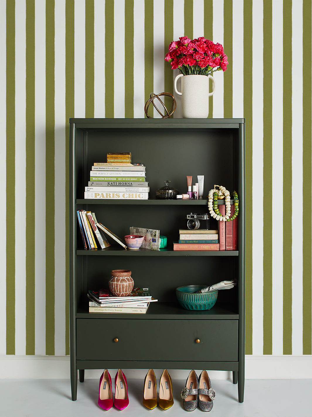 Sarah Jessica Parker Grosgrain Stripe White Wallpaper - Elegant Olive Green Pattern for Living Room, Bedroom & Home Office Decor