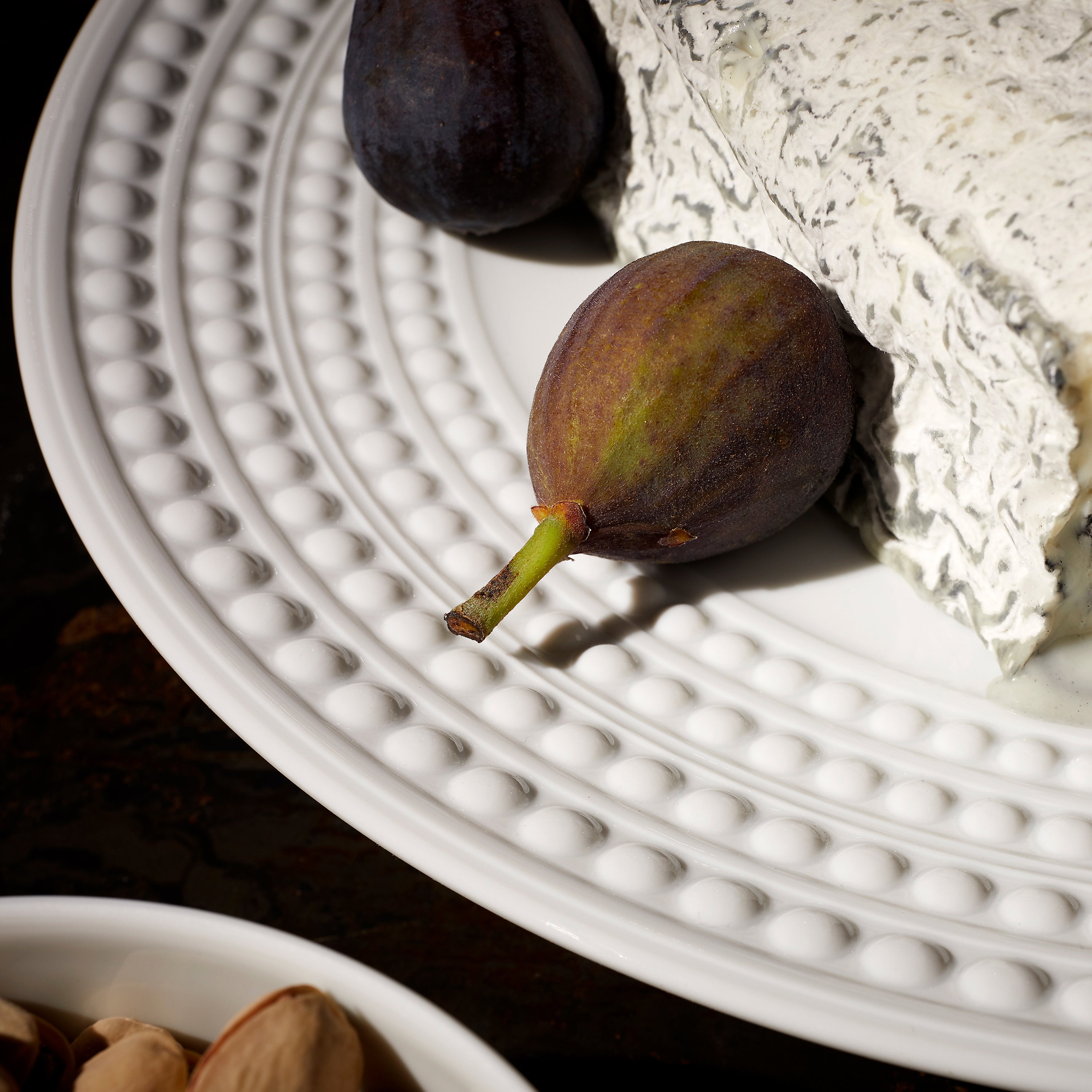 Perlée Elegant White Dinnerware Set - 16-Piece Porcelain Tableware for Formal Dining, Entertaining & Special Occasions