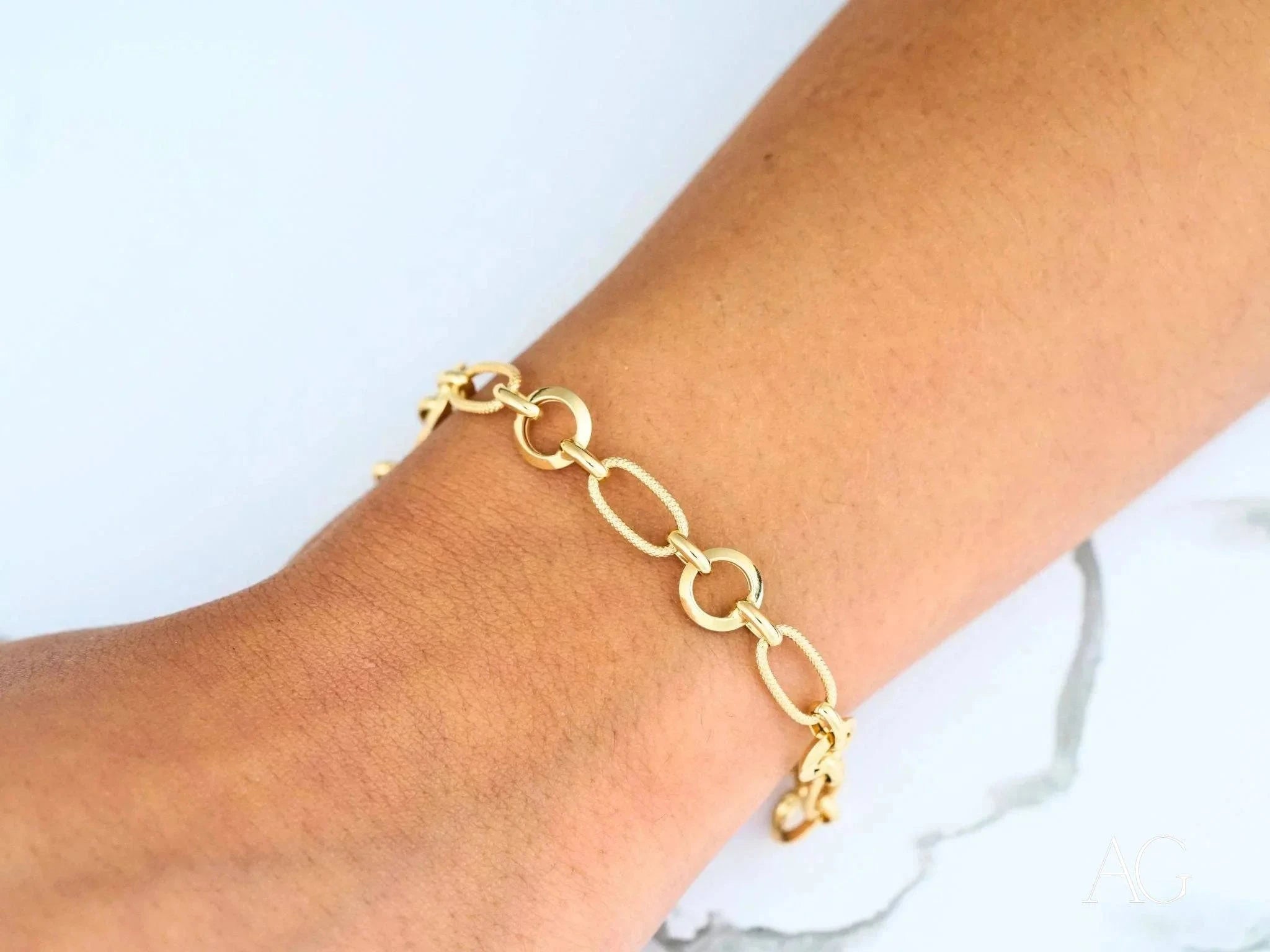 18K Gold Bracelet for Women - Elegant & Sophisticated Art Jewelry - Perfect for Weddings, Parties & Special Occasions