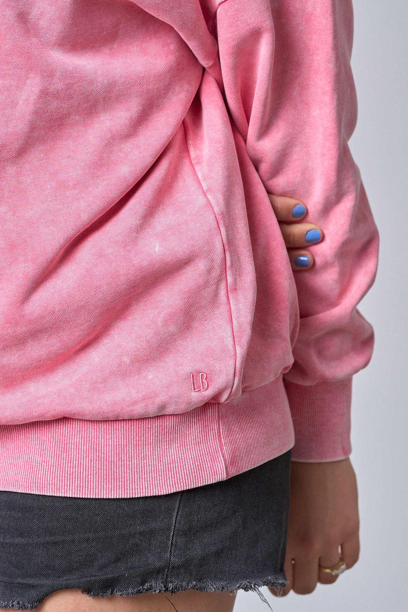 Electric Pink Washed Crewneck Sweatshirt for Adults - Soft & Stylish Casual Wear for Everyday Comfort