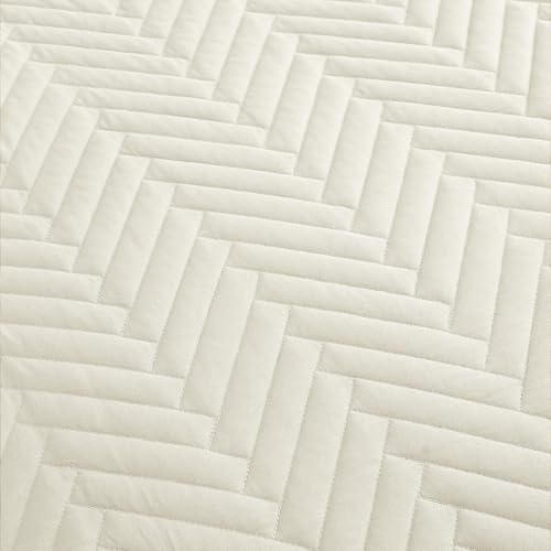 11 - Chevron Alabaster