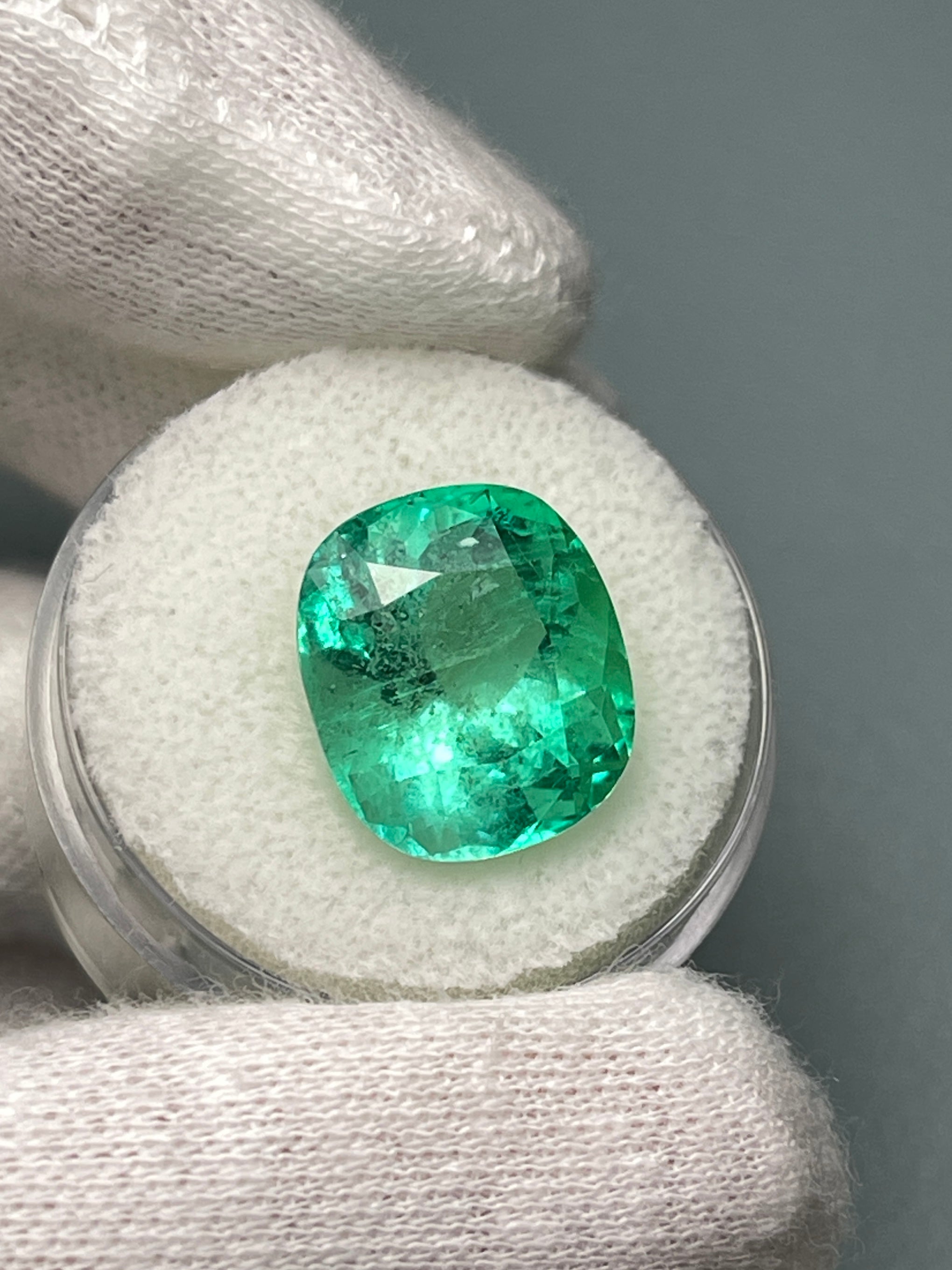 9.89 Carat 14x12mm Spring Green Natural Loose Colombian Emerald Cushion Cut Gemstone for Jewelry Making, Engagement Rings & Luxury Gifts