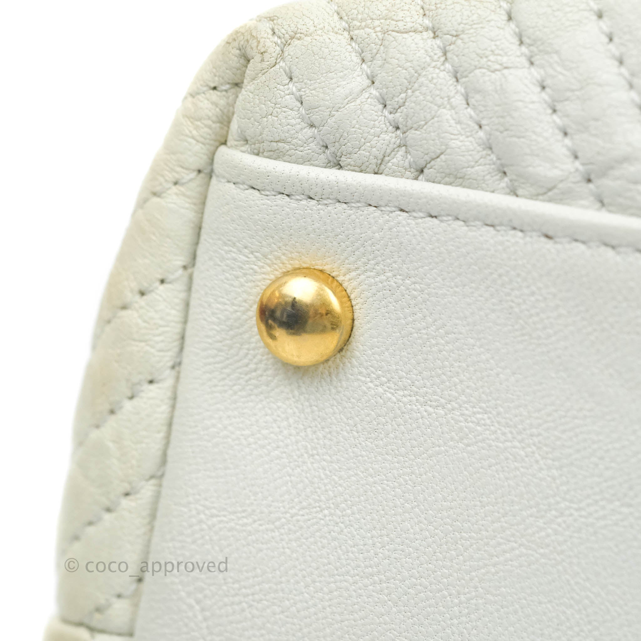 Chanel Chevron Quilted Tote Bag in White Crumpled Calfskin with Aged Gold Hardware - Luxury Designer Handbag for Women, Perfect for Work, Travel and Everyday Use