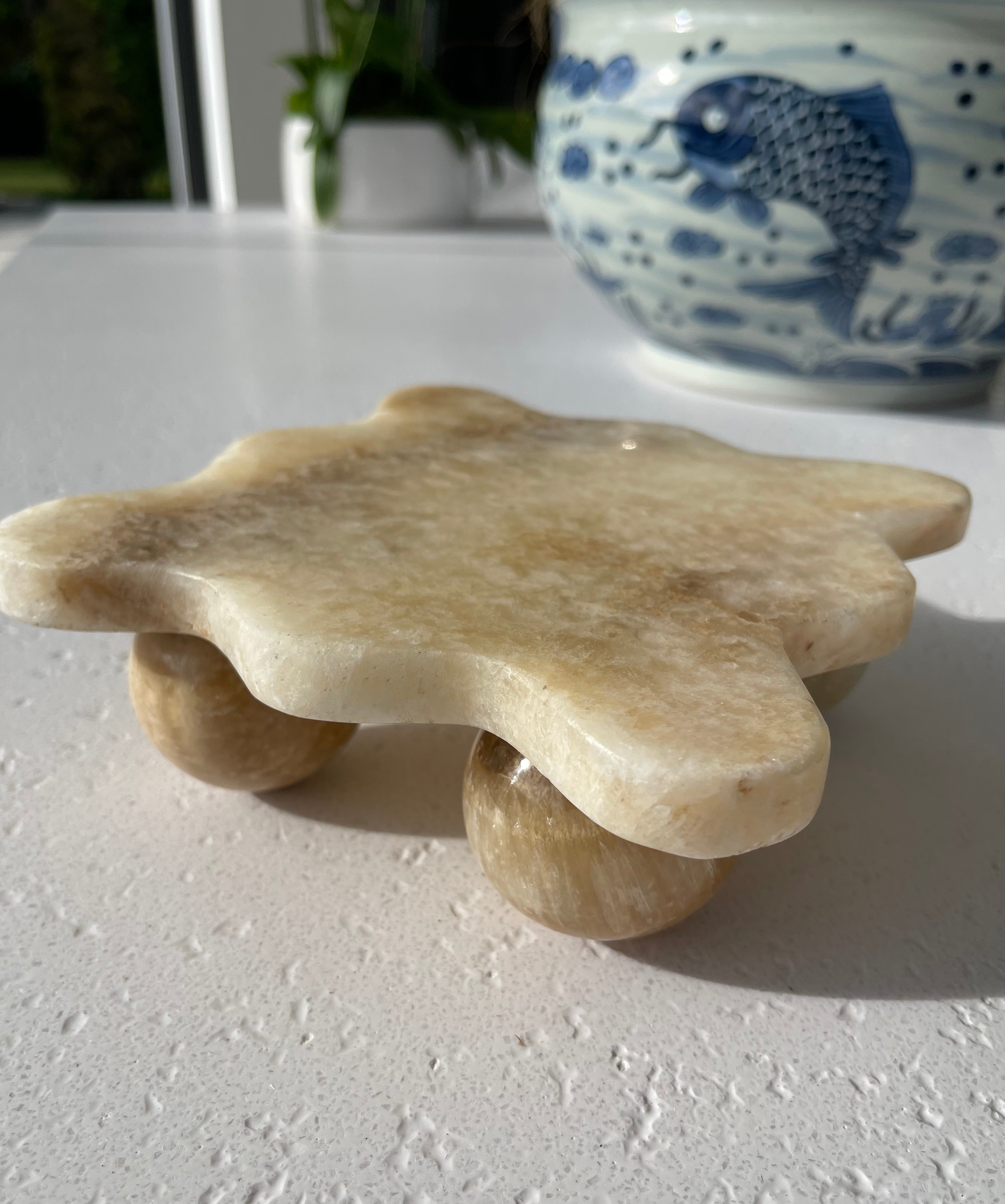 Elegant Onyx Scalloped Raised Serving Tray with Rounded Foot - Perfect for Home Decor, Dining Table Centerpiece, and Gift Giving