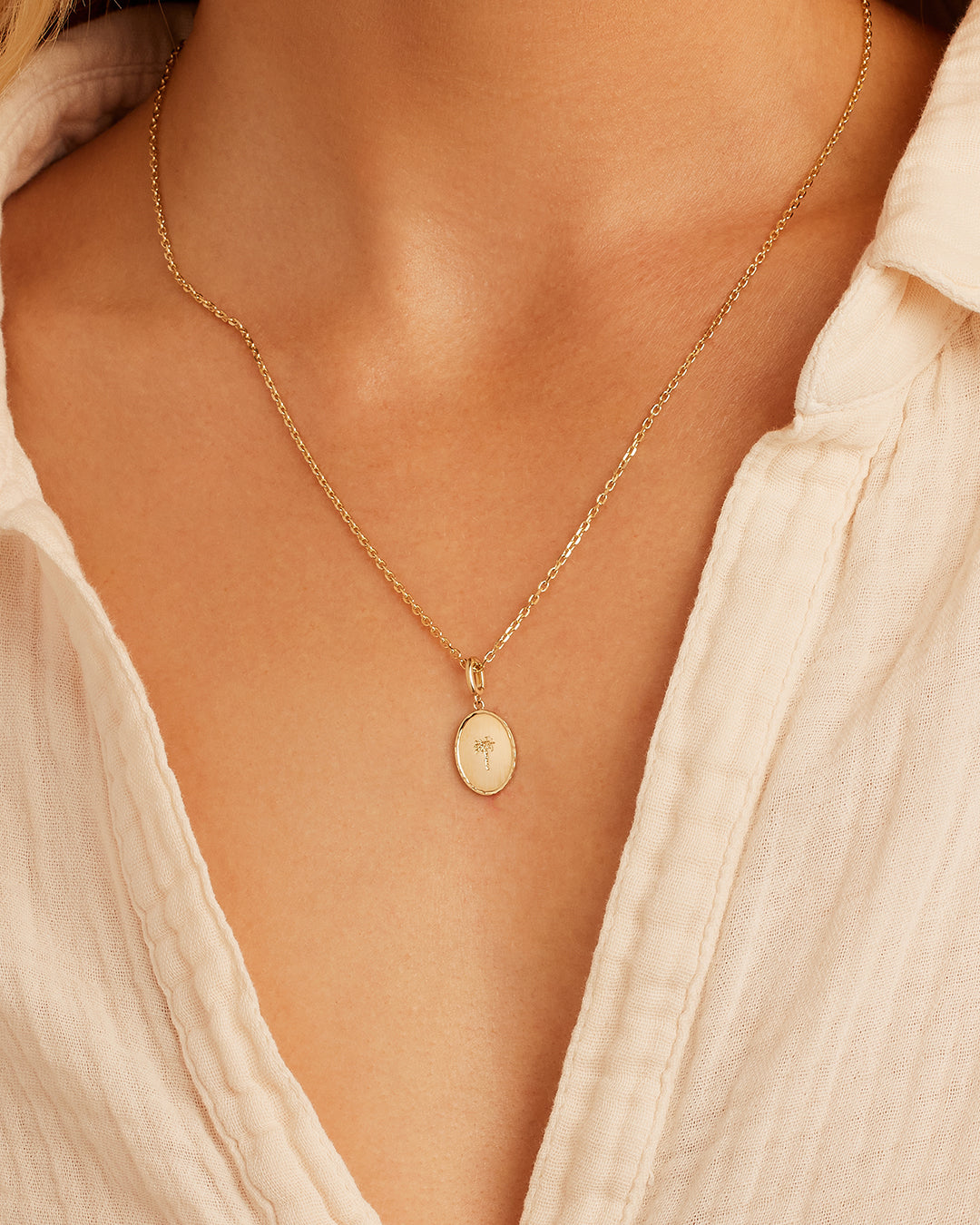 14K Gold Palm Charm Pendant Necklace - Elegant Hand of Hamsa Jewelry for Women - Perfect for Everyday Wear, Gifts & Spiritual Protection