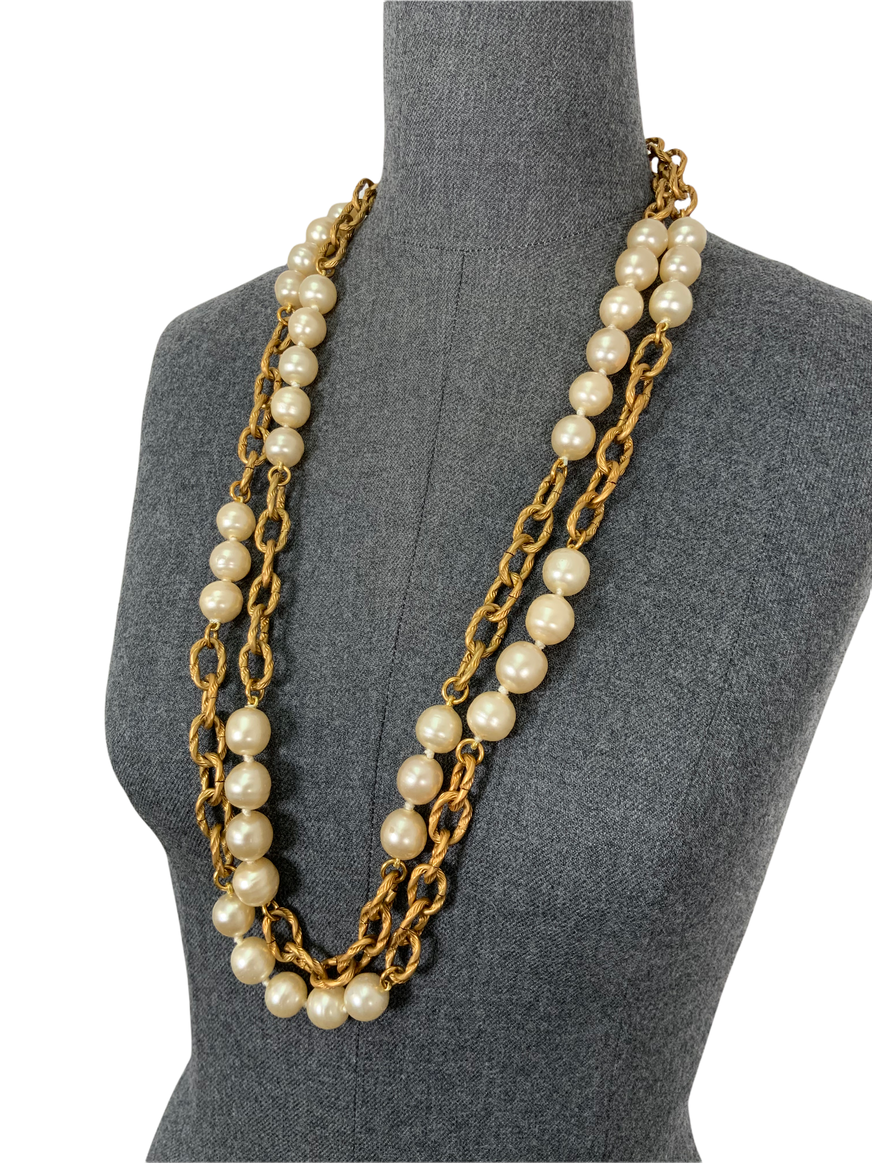 Vintage Chanel 1993 Faux Pearl Chunky Chain Link Necklace - Luxury Fashion Jewelry for Women, Perfect for Parties, Weddings & Special Occasions